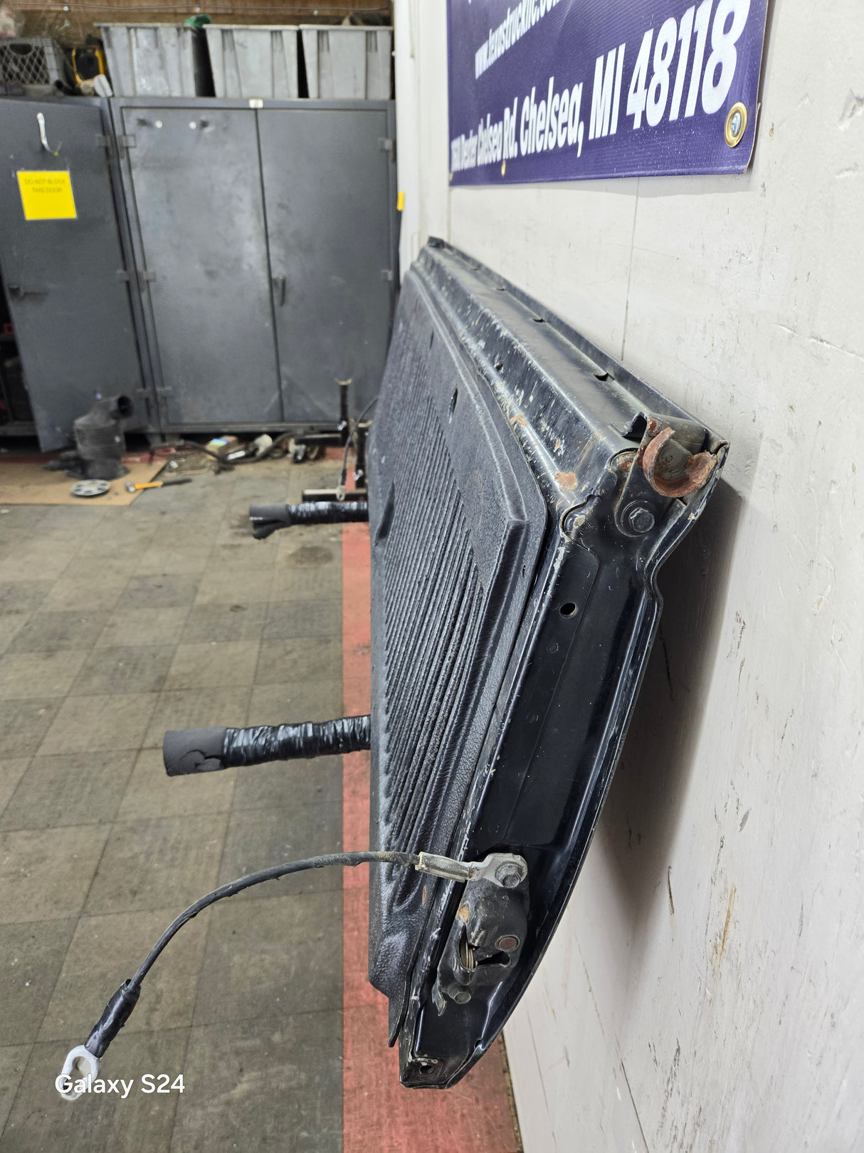 1999-2007 Chevrolet Silverado / GMC Sierra 1500 2500 3500 Tailgate