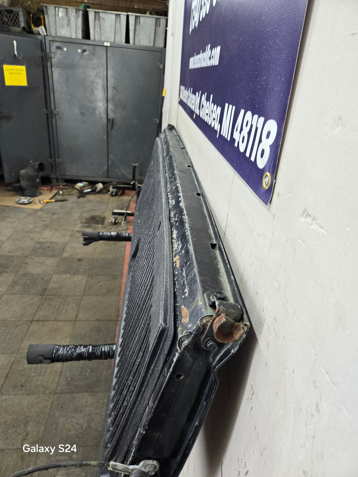 1999-2007 Chevrolet Silverado / GMC Sierra 1500 2500 3500 Tailgate