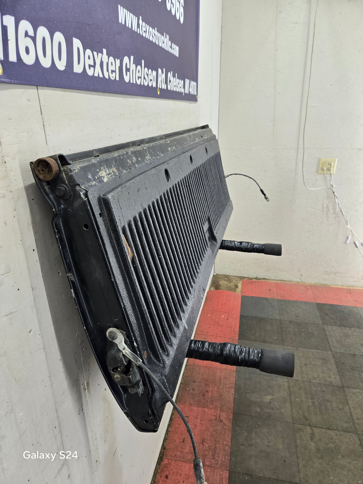 1999-2007 Chevrolet Silverado / GMC Sierra 1500 2500 3500 Tailgate