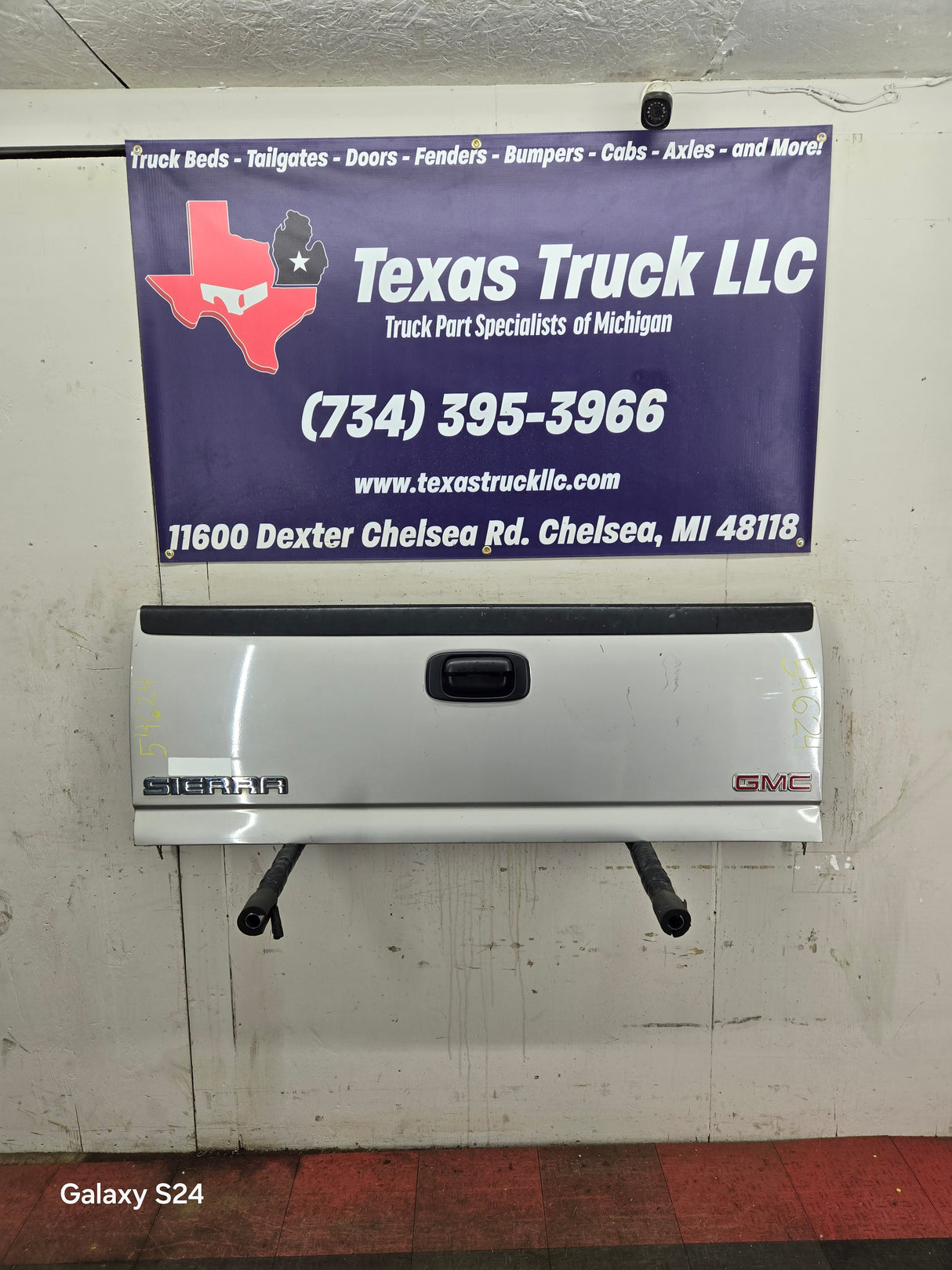 1999-2007 Chevrolet Silverado / GMC Sierra 1500 2500 HD 3500 HD Tailgate