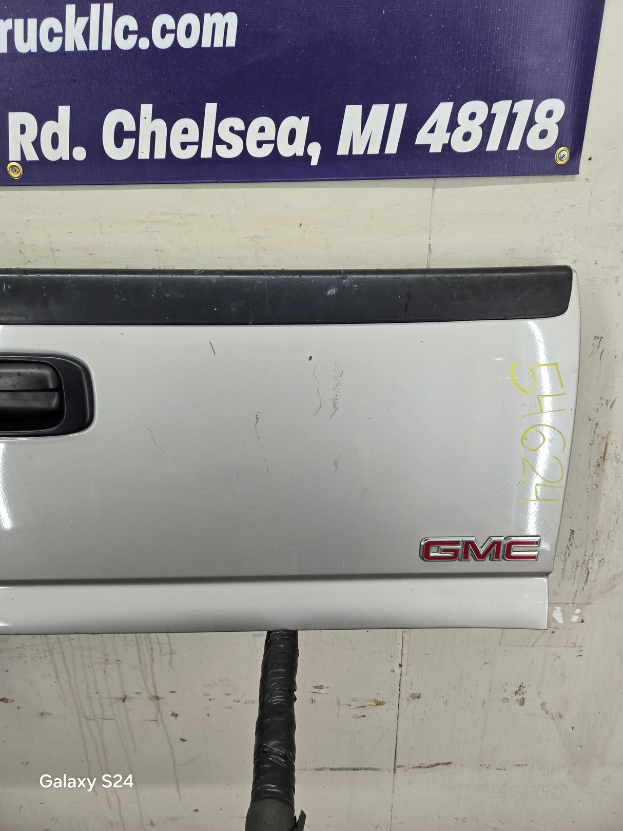 1999-2007 Chevrolet Silverado / GMC Sierra 1500 2500 HD 3500 HD Tailgate