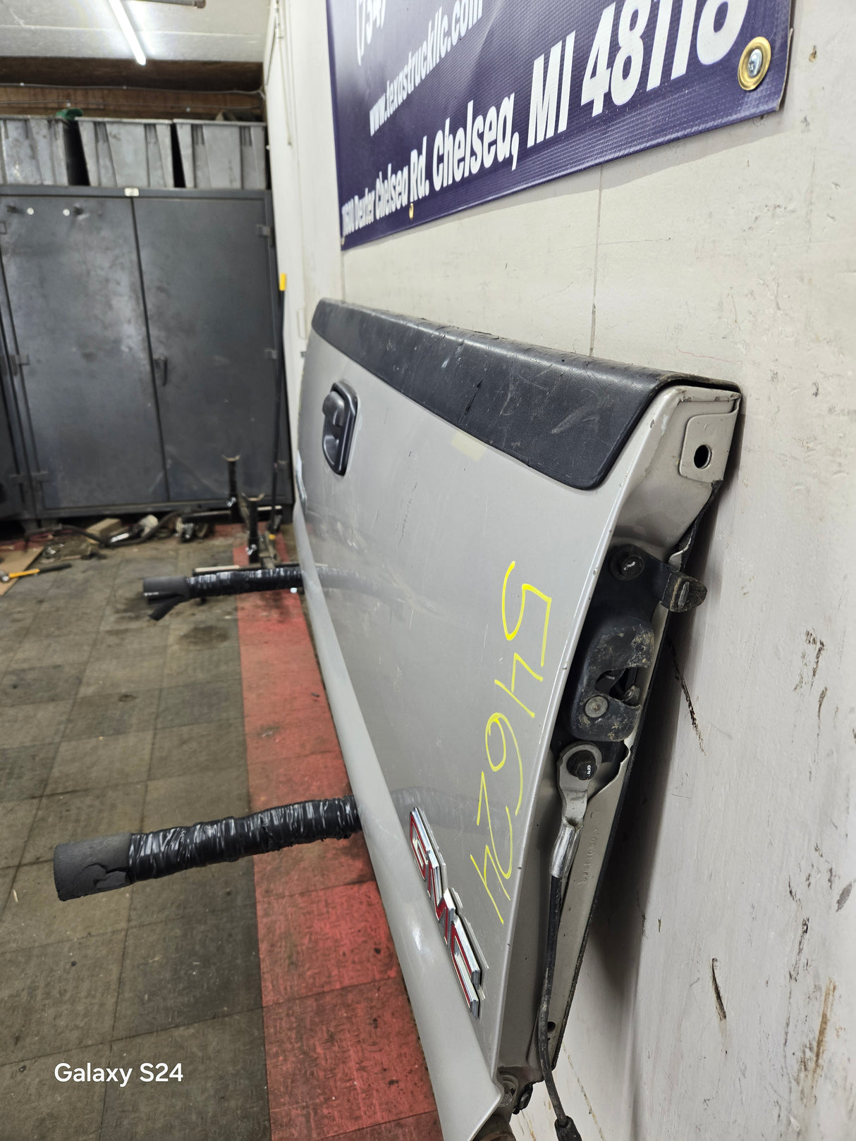 1999-2007 Chevrolet Silverado / GMC Sierra 1500 2500 HD 3500 HD Tailgate