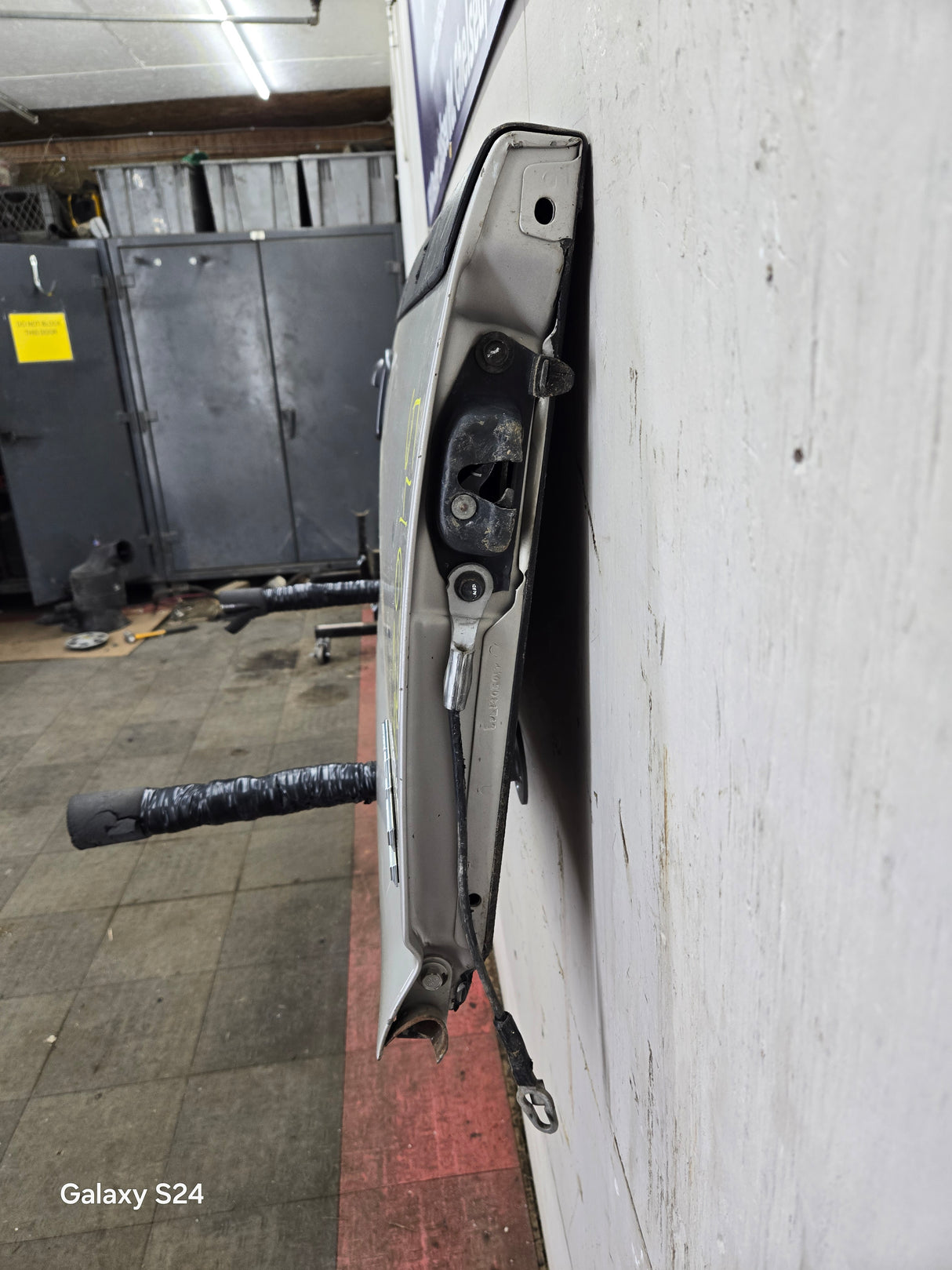 1999-2007 Chevrolet Silverado / GMC Sierra 1500 2500 HD 3500 HD Tailgate