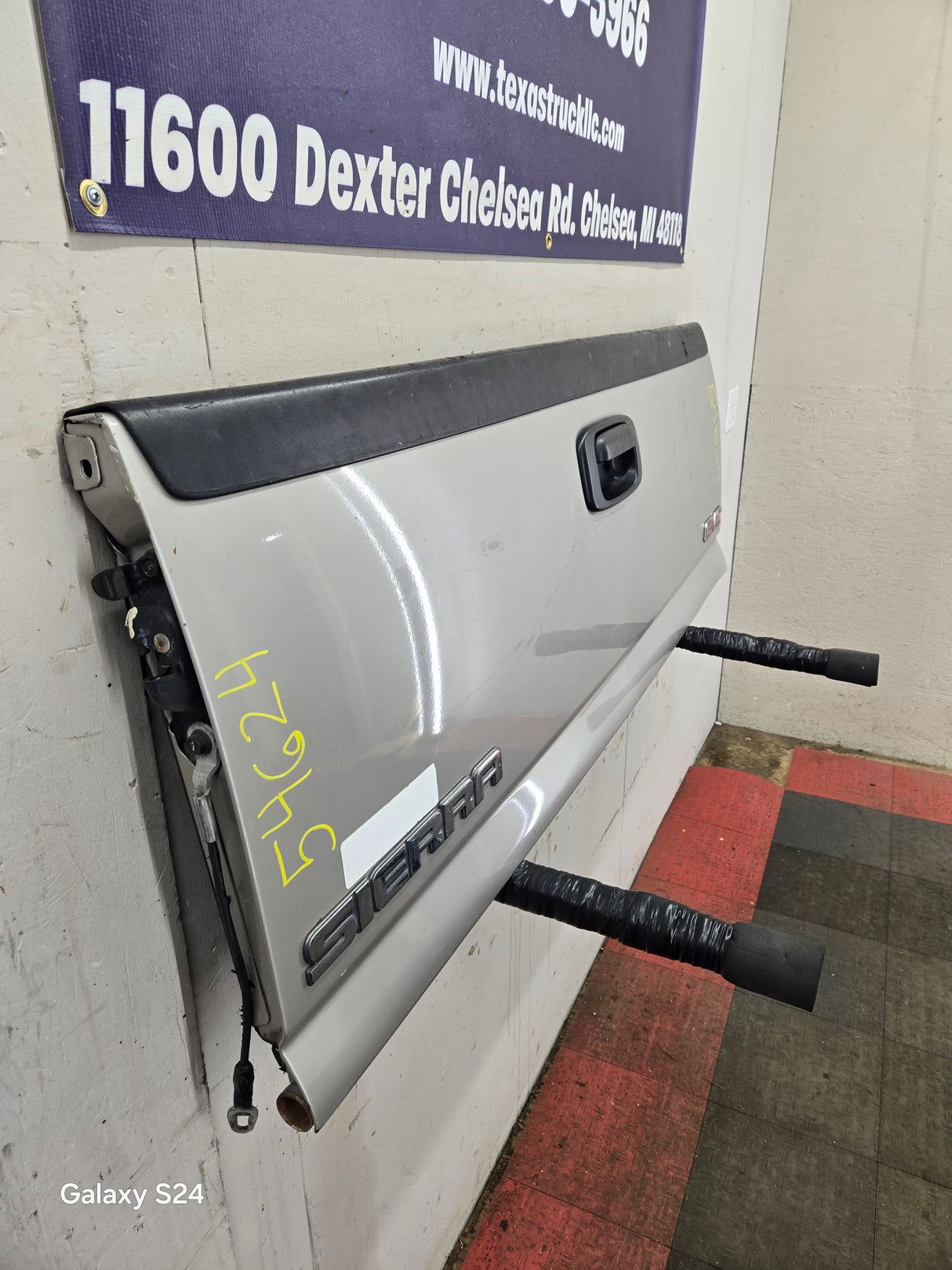 1999-2007 Chevrolet Silverado / GMC Sierra 1500 2500 HD 3500 HD Tailgate