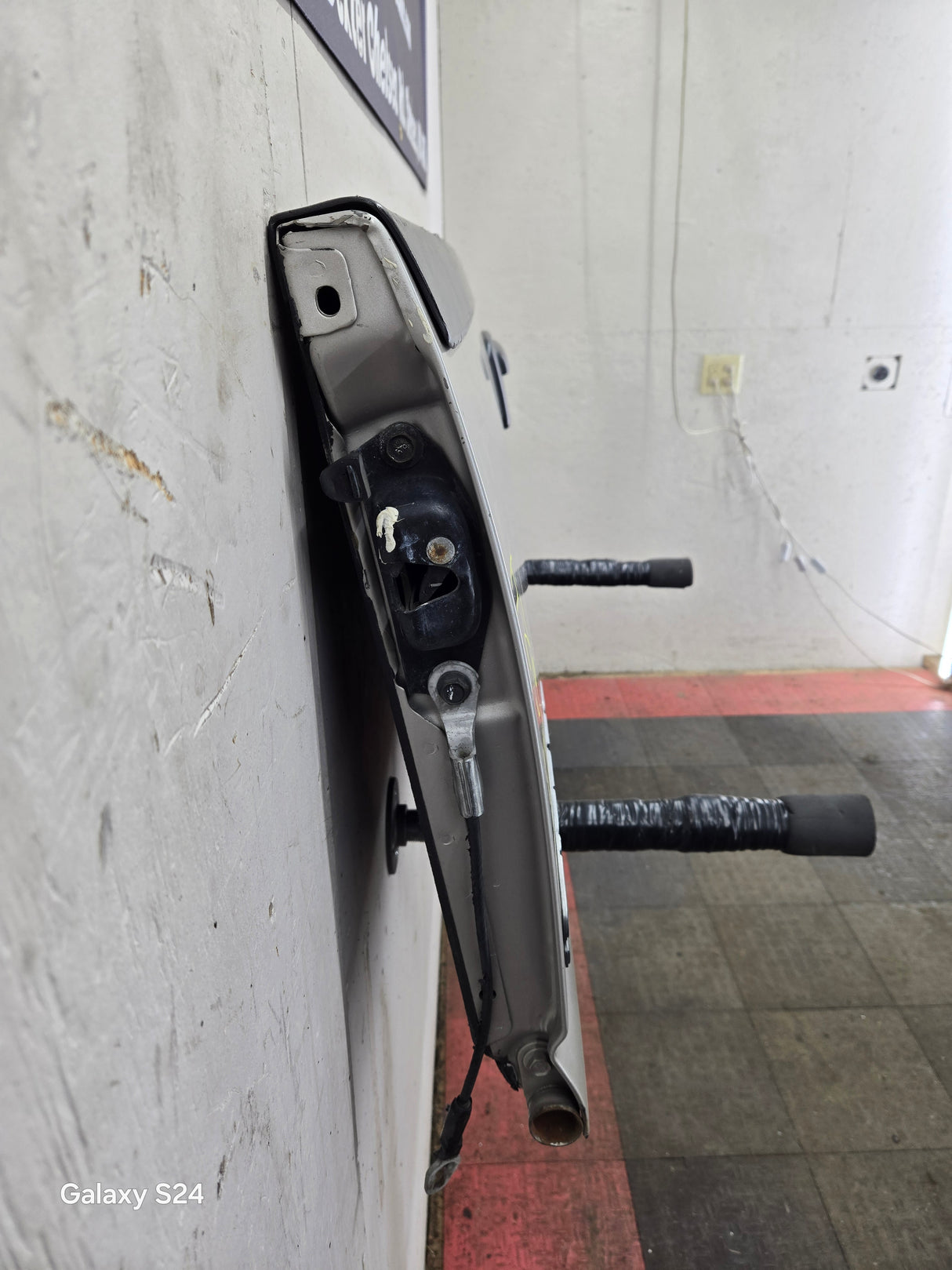 1999-2007 Chevrolet Silverado / GMC Sierra 1500 2500 HD 3500 HD Tailgate