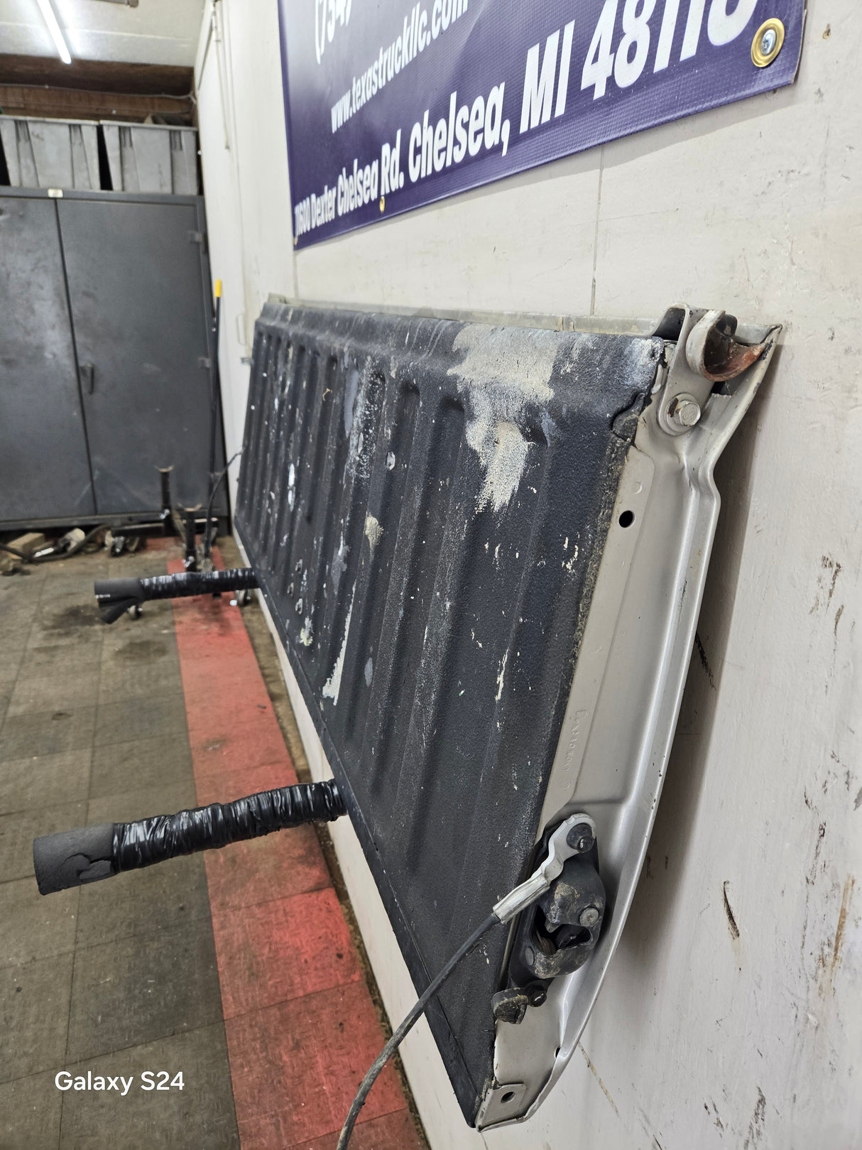 1999-2007 Chevrolet Silverado / GMC Sierra 1500 2500 HD 3500 HD Tailgate