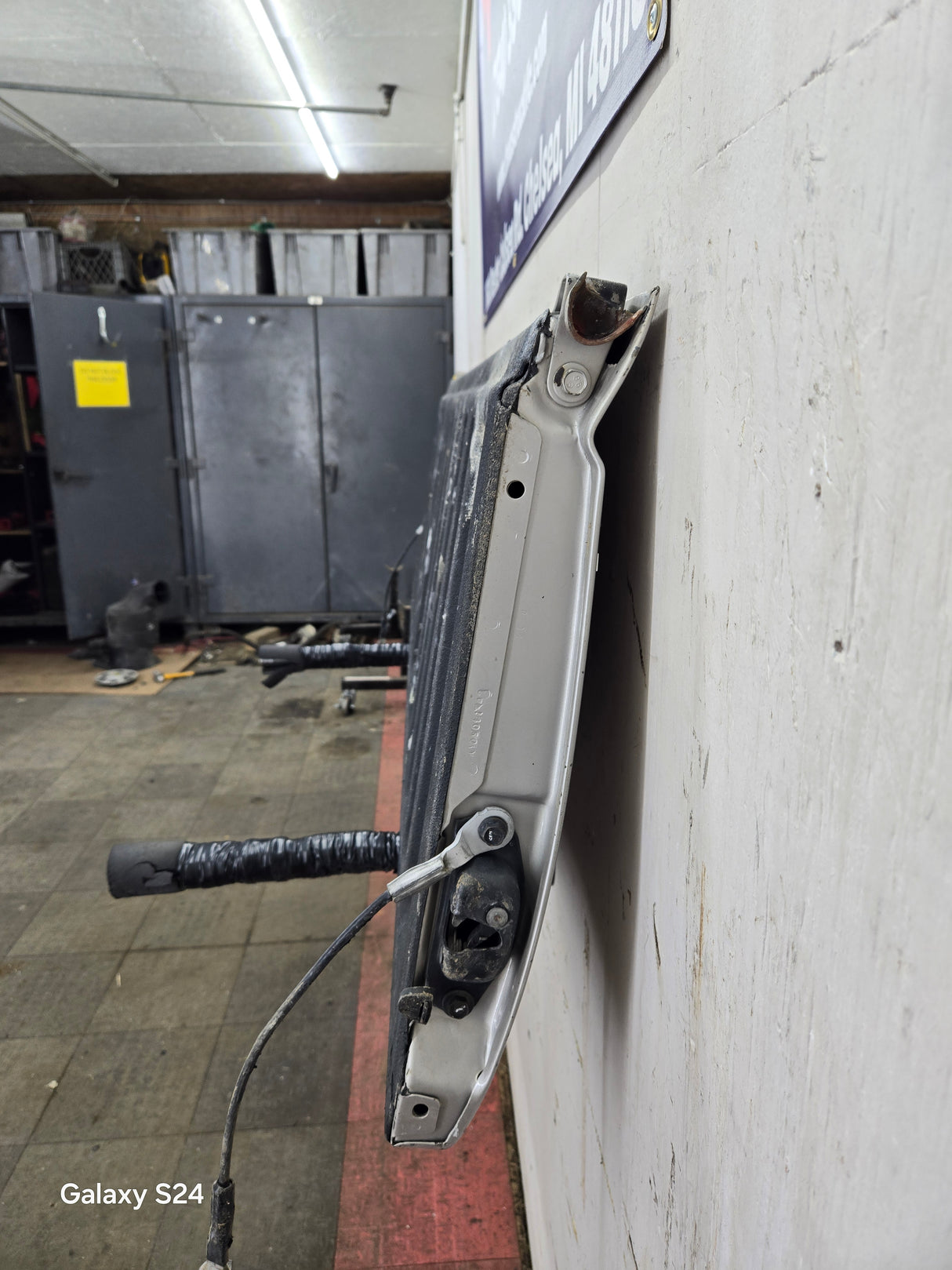 1999-2007 Chevrolet Silverado / GMC Sierra 1500 2500 HD 3500 HD Tailgate