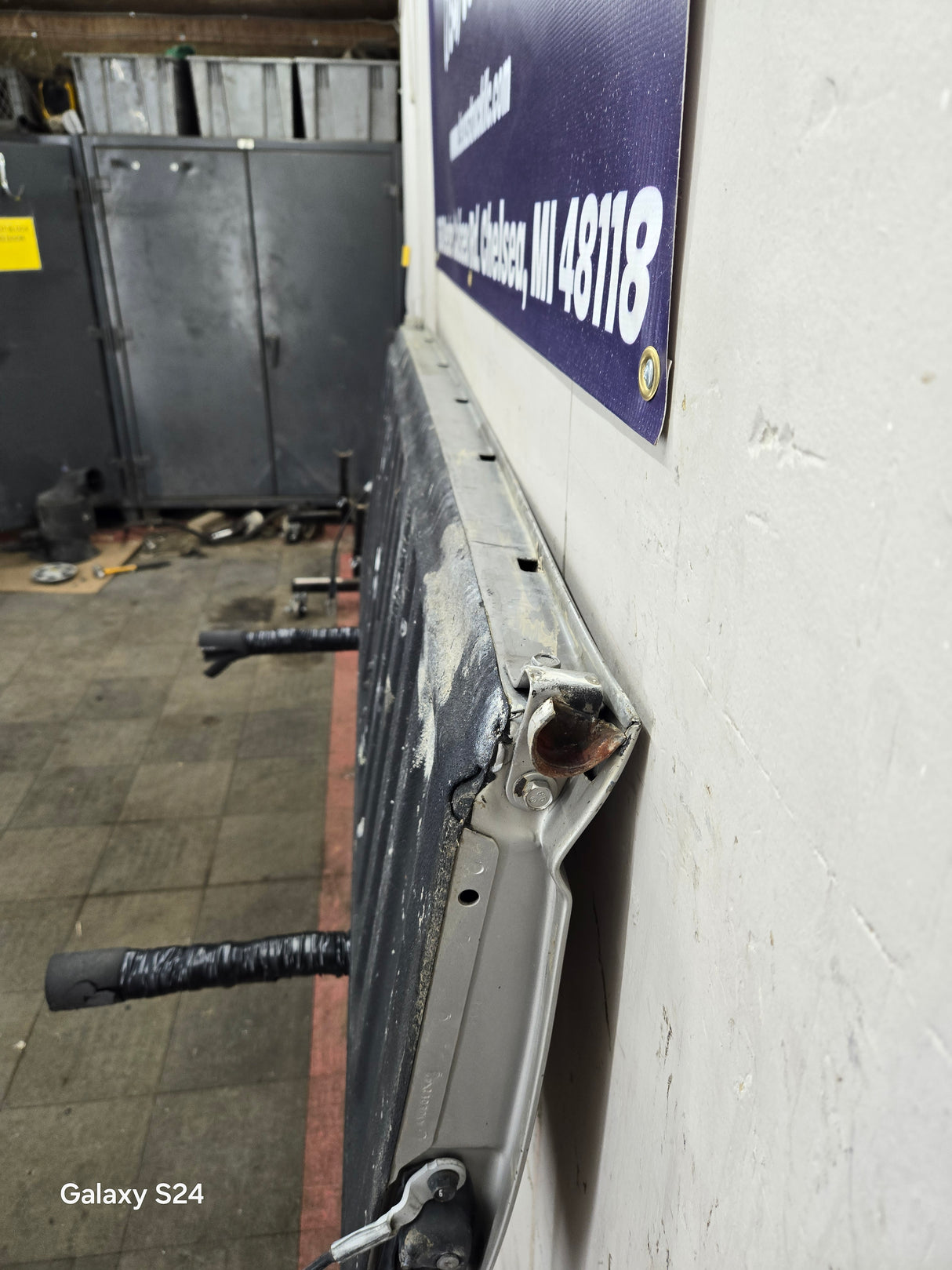 1999-2007 Chevrolet Silverado / GMC Sierra 1500 2500 HD 3500 HD Tailgate