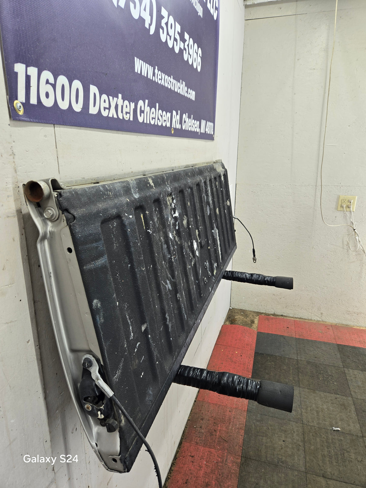 1999-2007 Chevrolet Silverado / GMC Sierra 1500 2500 HD 3500 HD Tailgate