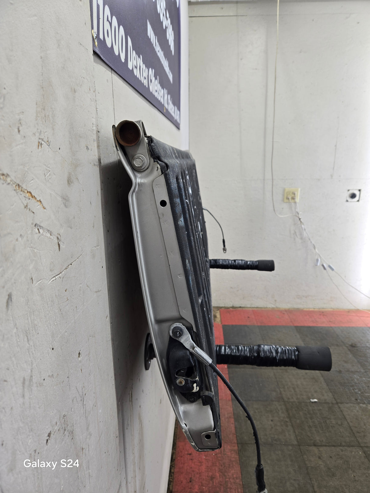 1999-2007 Chevrolet Silverado / GMC Sierra 1500 2500 HD 3500 HD Tailgate