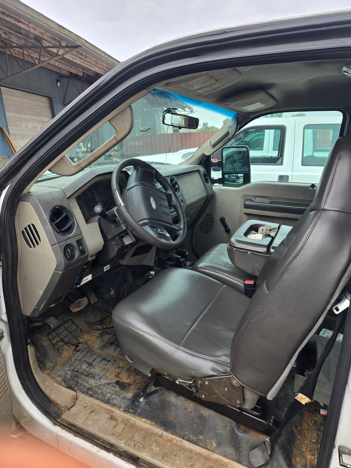 2009 Ford F-250 Crew Cab 6.9' Short Bed Super Duty - FULL PART OUT