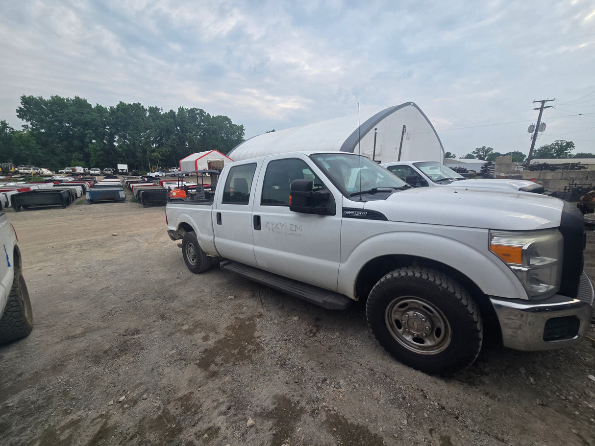 2013 Ford F-250 Crew Cab Short Bed Super Duty - FULL PART OUT