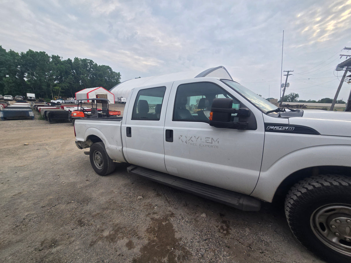2013 Ford F-250 Crew Cab Short Bed Super Duty - FULL PART OUT