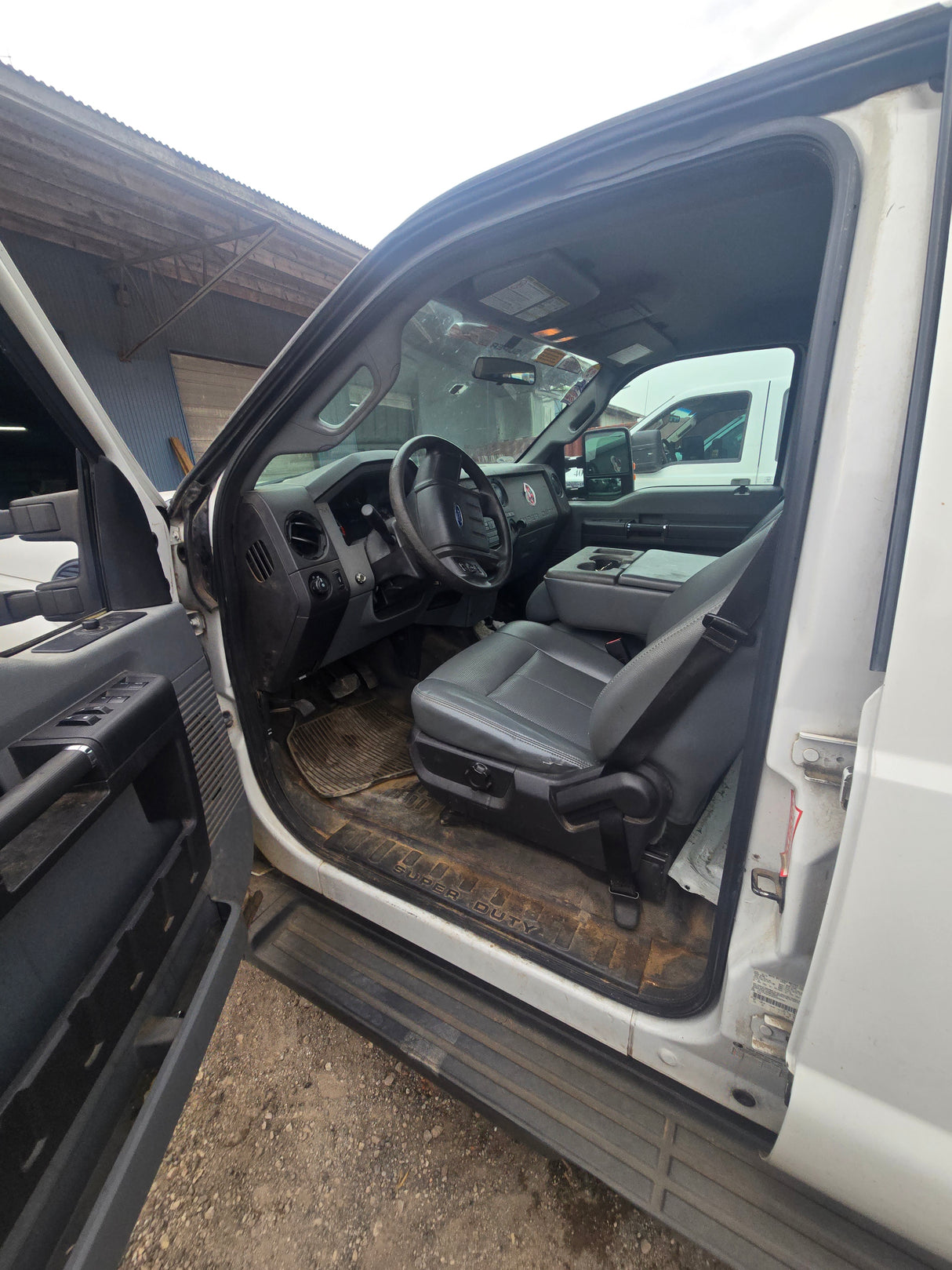 2013 Ford F-250 Crew Cab Short Bed Super Duty - FULL PART OUT