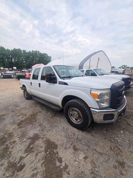 2013 Ford F-250 Crew Cab Short Bed Super Duty - FULL PART OUT