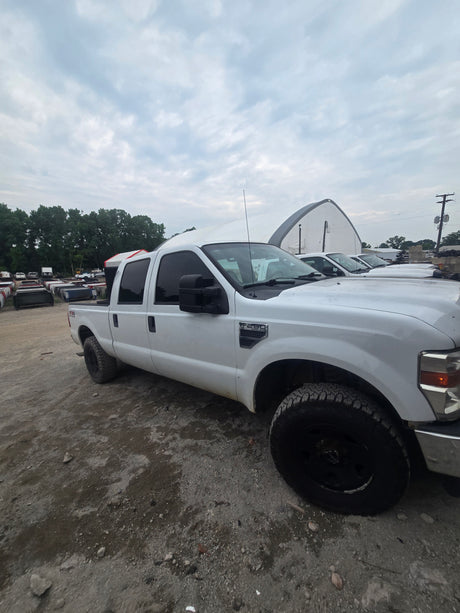 2010 Ford F-250 Crew Cab 6.9' Short Bed Super Duty 4x4 - FULL PART OUT
