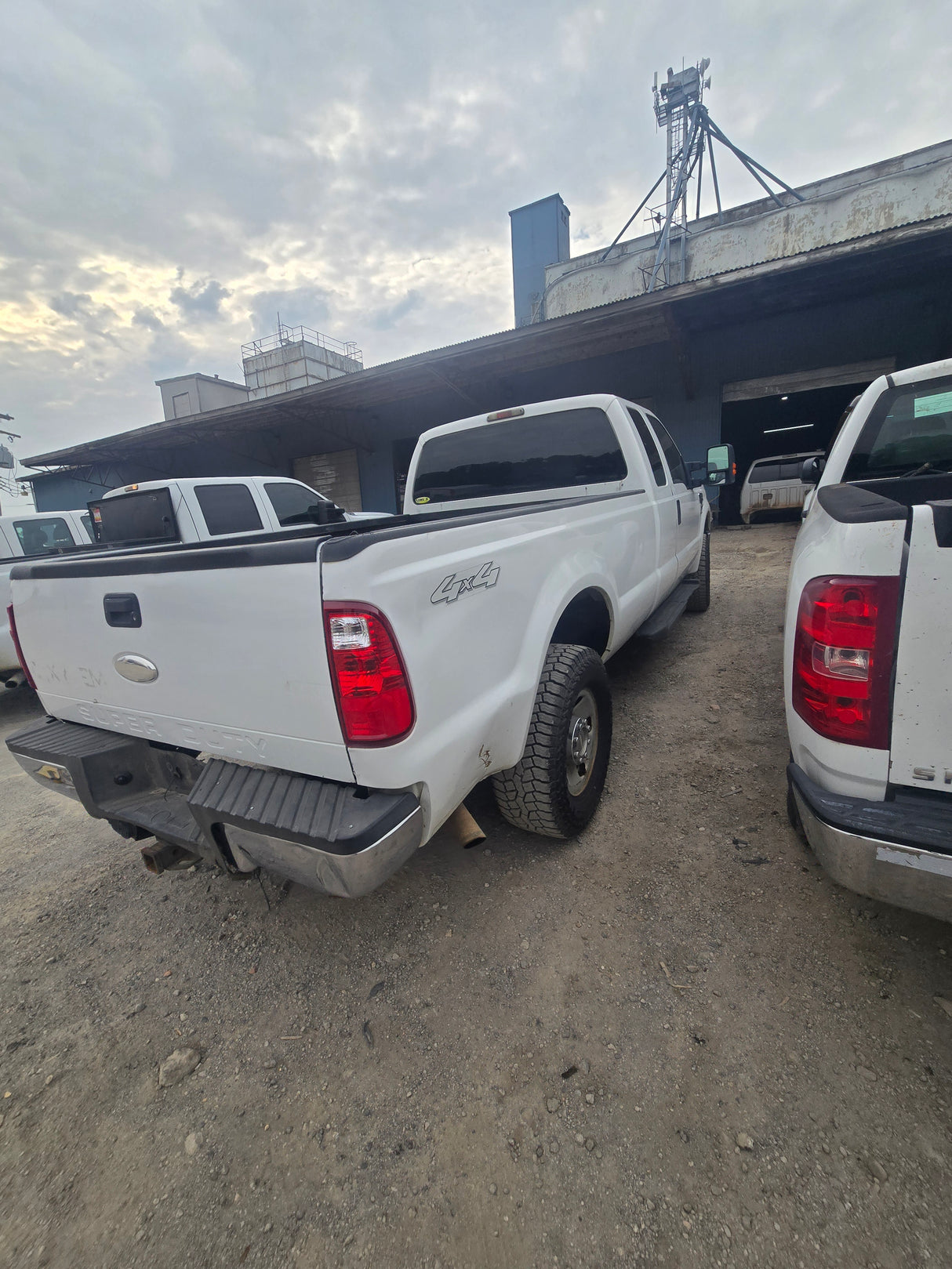 2010 Ford F-250 Extended Cab Long Bed Super Duty 4x4 - FULL PART OUT