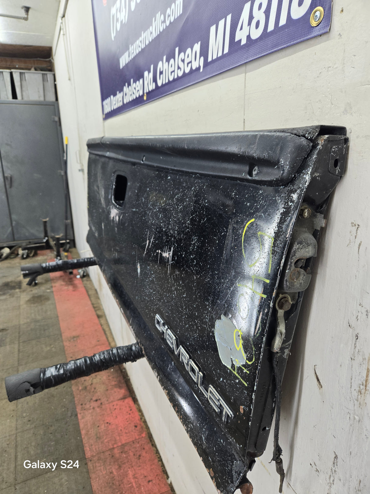 1999-2007 Chevrolet Silverado / GMC Sierra 1500 2500 HD 3500 HD Tailgate