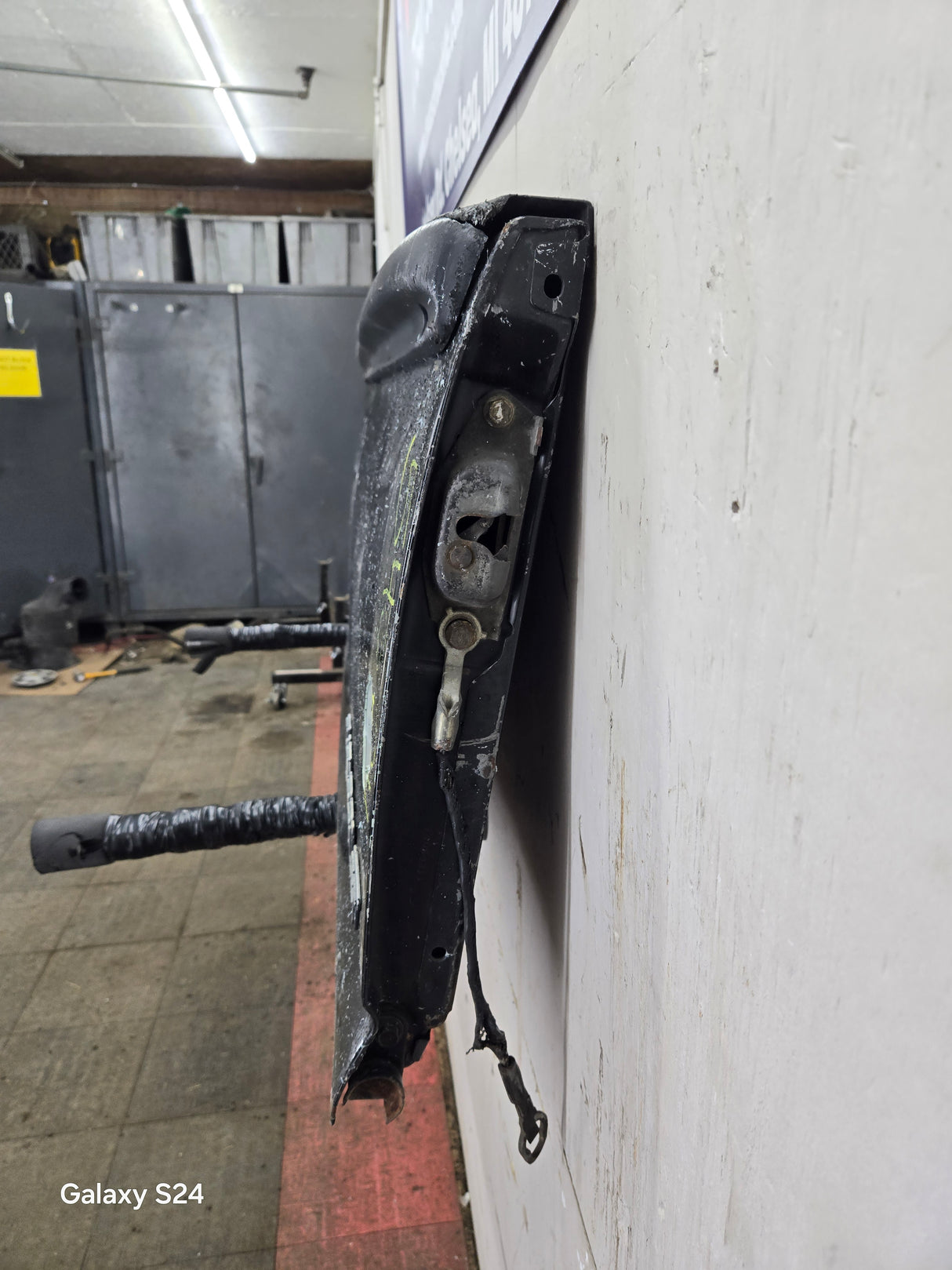 1999-2007 Chevrolet Silverado / GMC Sierra 1500 2500 HD 3500 HD Tailgate