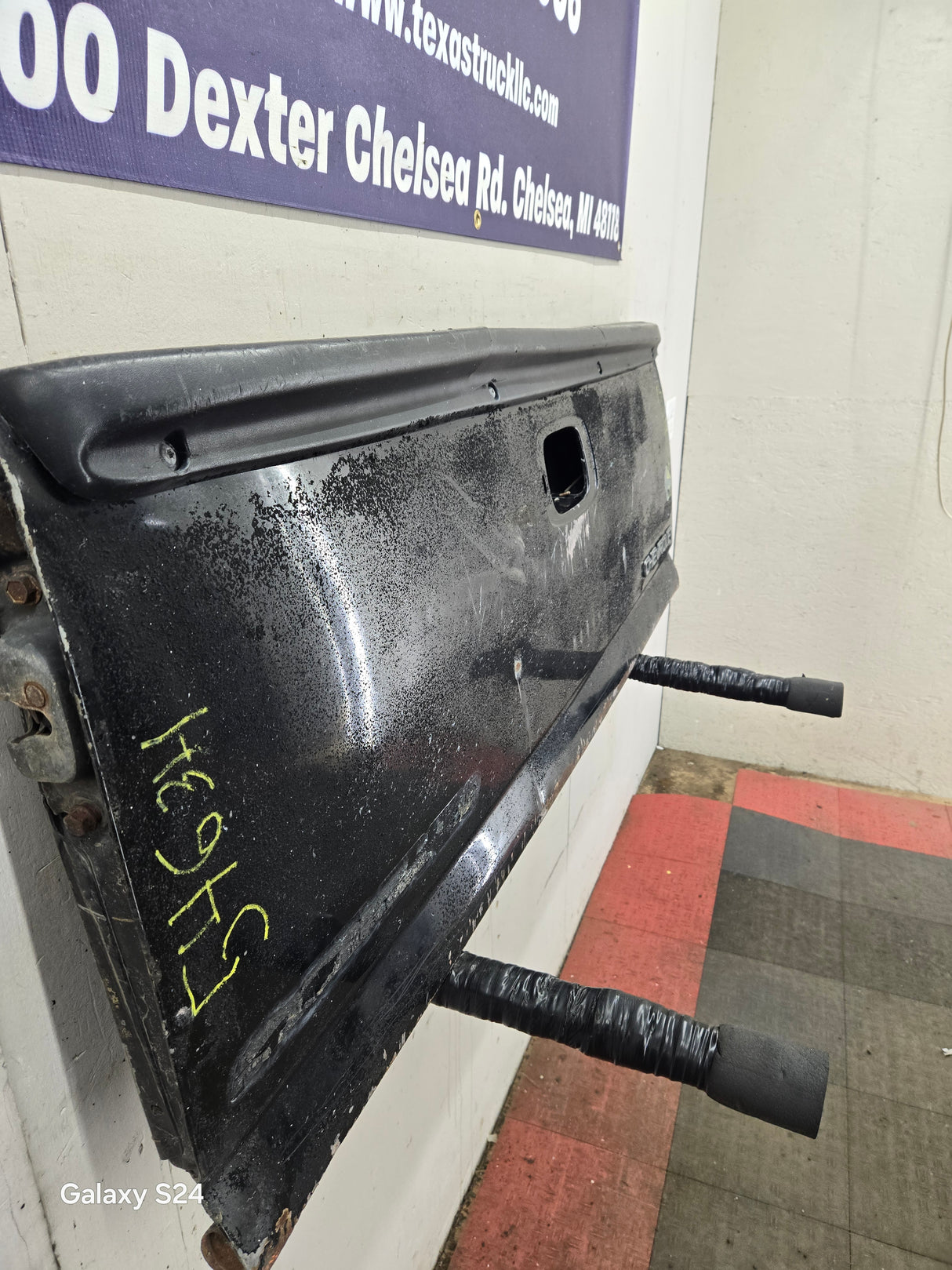 1999-2007 Chevrolet Silverado / GMC Sierra 1500 2500 HD 3500 HD Tailgate