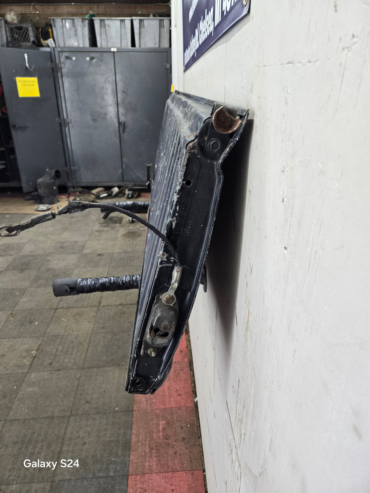 1999-2007 Chevrolet Silverado / GMC Sierra 1500 2500 HD 3500 HD Tailgate