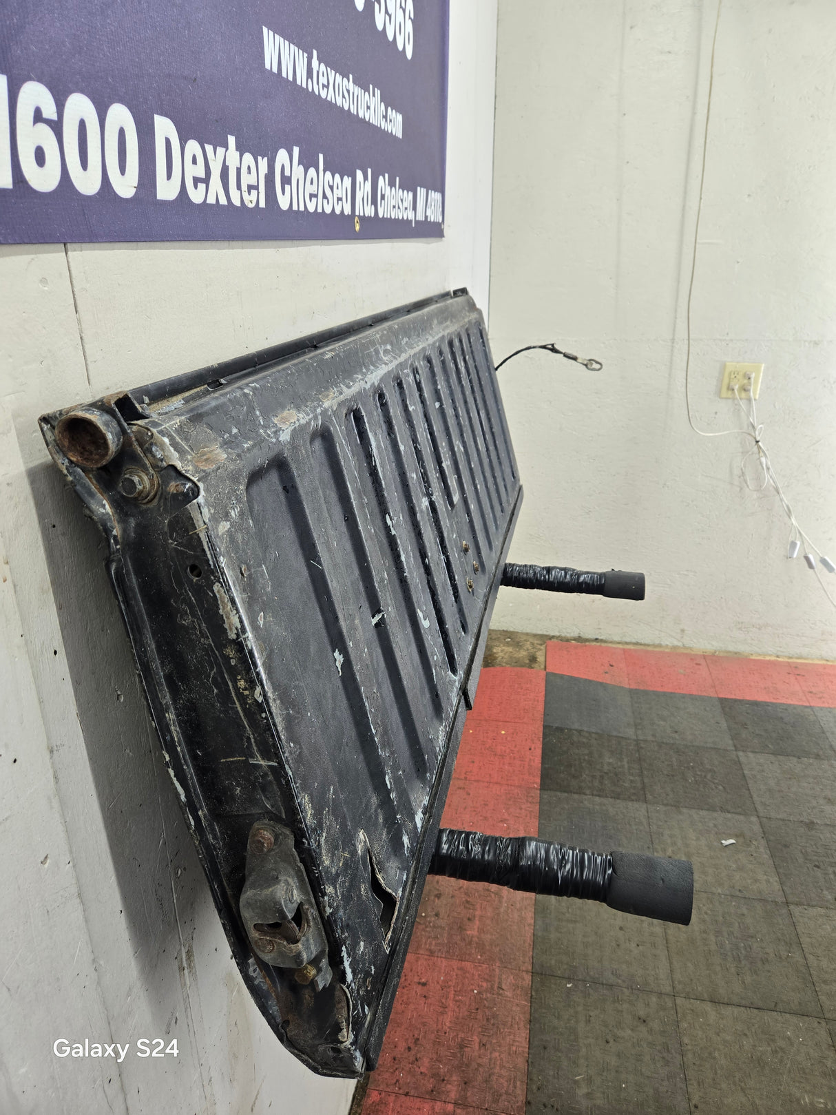 1999-2007 Chevrolet Silverado / GMC Sierra 1500 2500 HD 3500 HD Tailgate