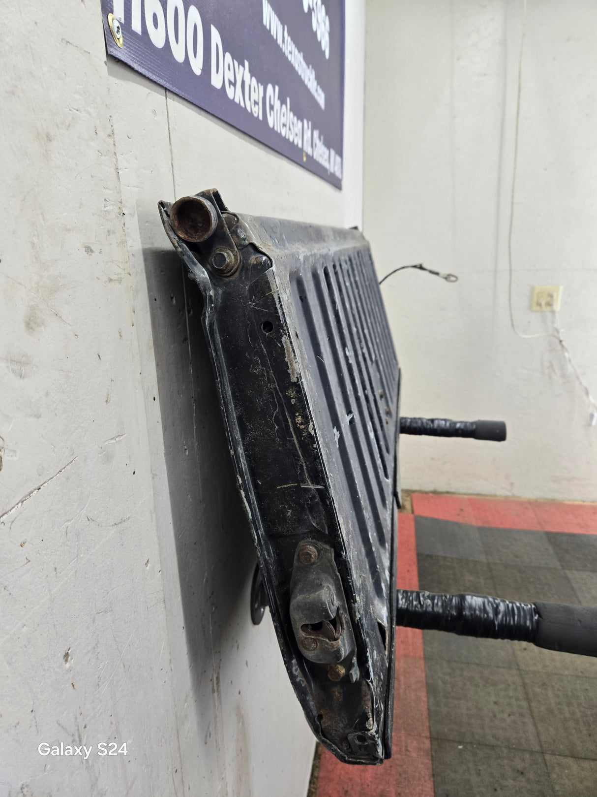 1999-2007 Chevrolet Silverado / GMC Sierra 1500 2500 HD 3500 HD Tailgate