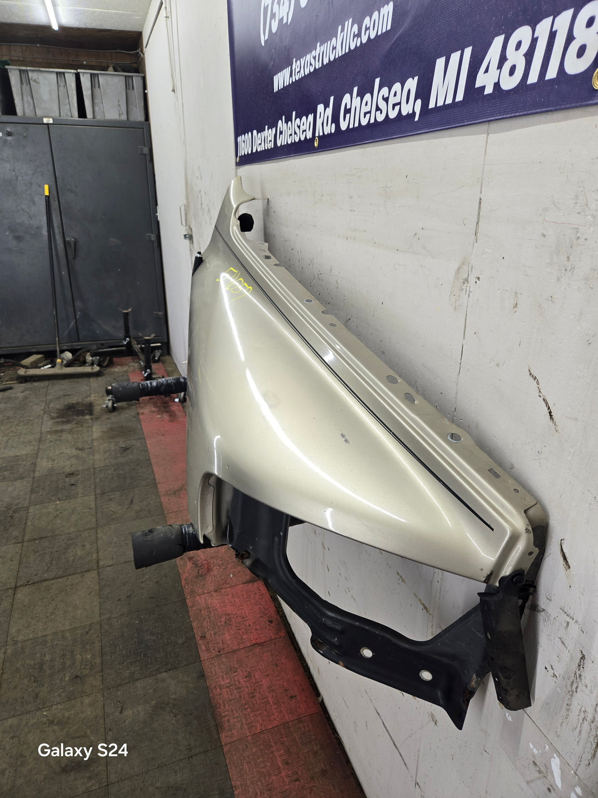 2003-2005 Dodge Ram 3rd Gen 1500 2500 3500 RH Passenger Side Front Fender