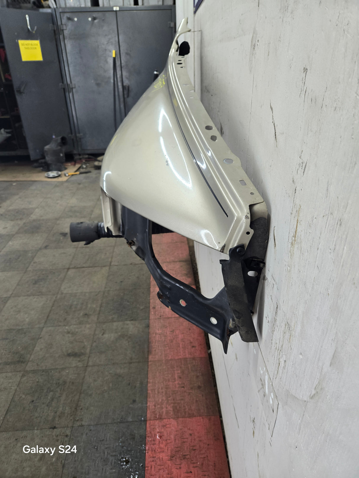 2003-2005 Dodge Ram 3rd Gen 1500 2500 3500 RH Passenger Side Front Fender