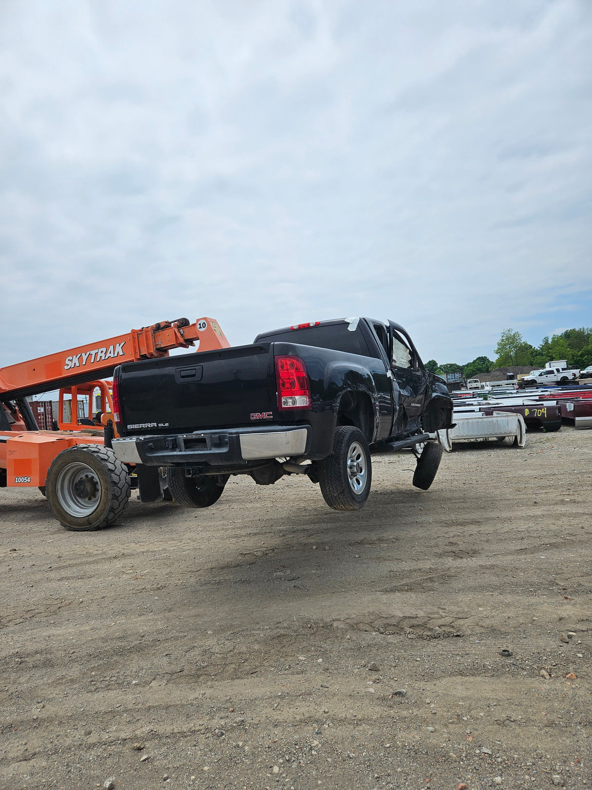 2011 GMC Sierra Extended Cab Short Bed 1500 - FULL PART OUT