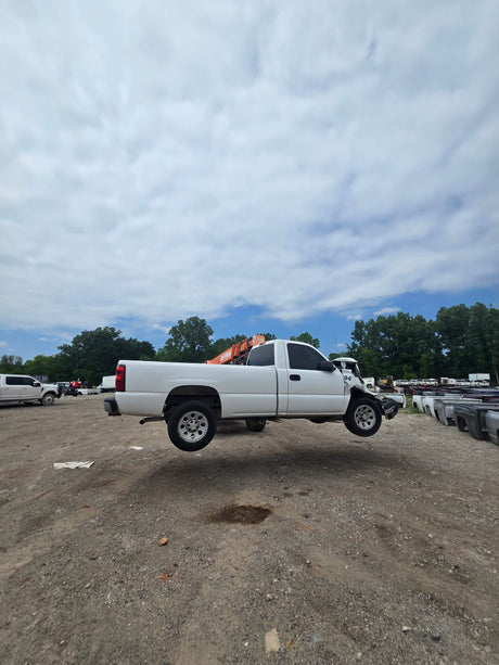 2007 Chevrolet Silverado 1500 Classic Cat Eye Regular Cab 8' Long Bed - FULL PART OUT