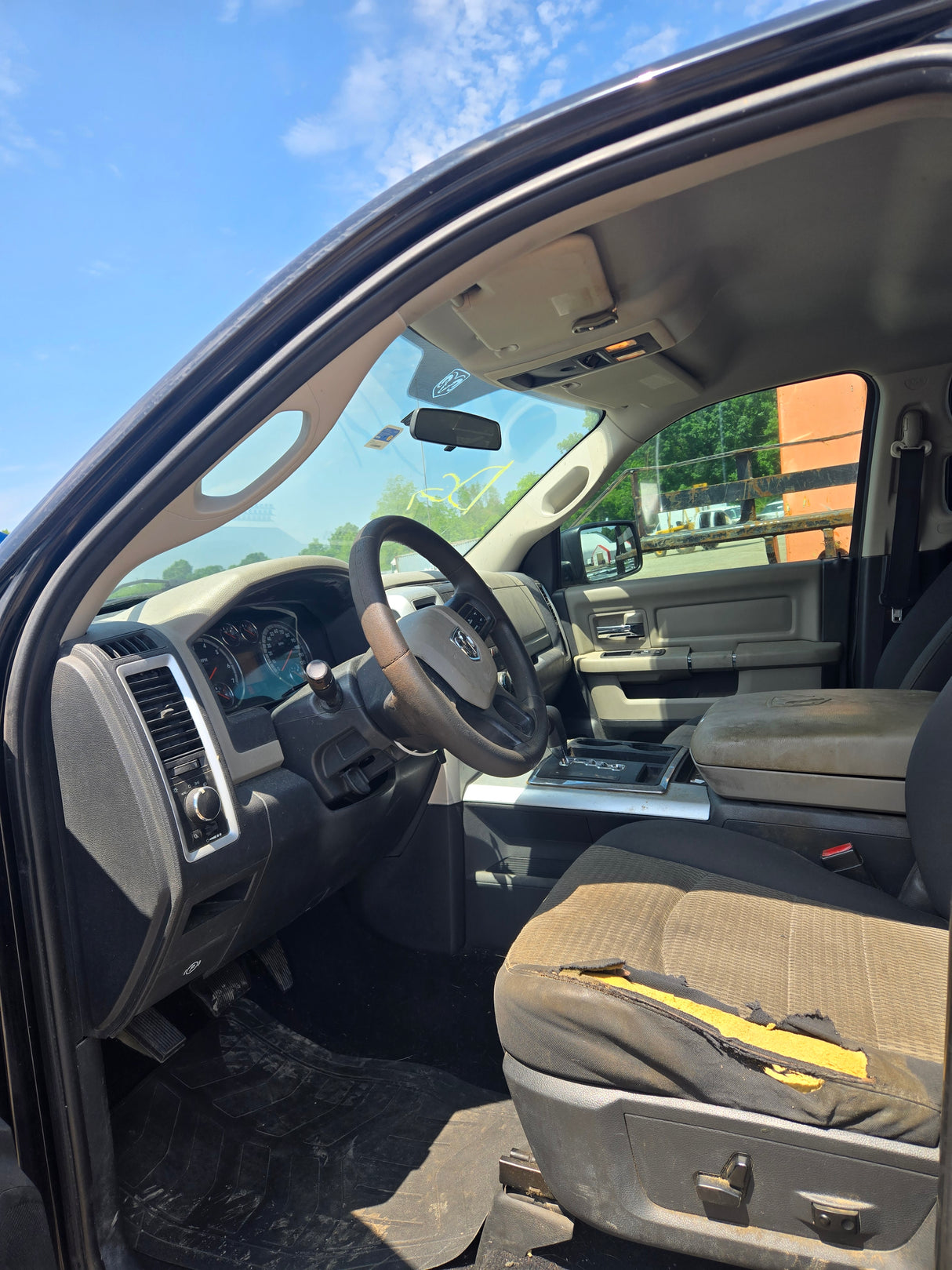 2012 Dodge Ram 1500 Crew Cab Short Bed 4th gen - FULL PART OUT