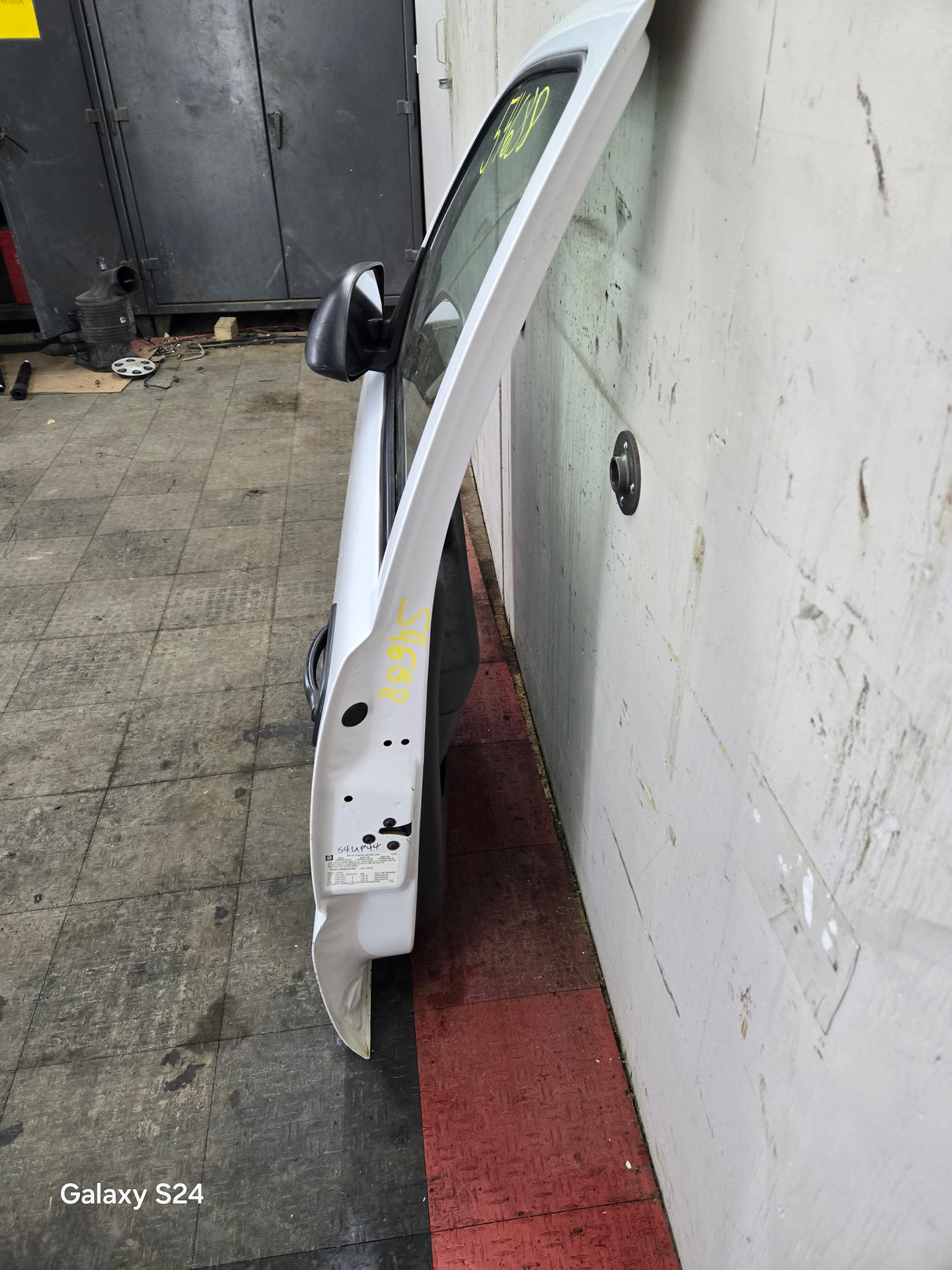 1999-2006 Chevrolet Silverado / GMC Sierra 1500 2500 3500 HD Front Driver Side Door LH