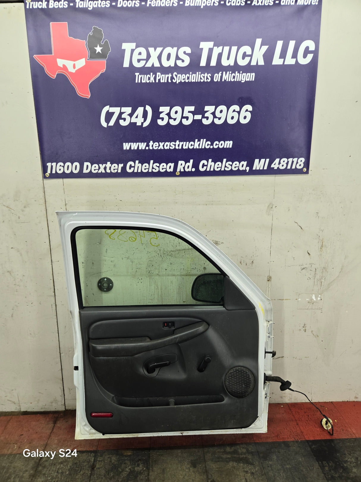 1999-2006 Chevrolet Silverado / GMC Sierra 1500 2500 3500 HD Front Driver Side Door LH