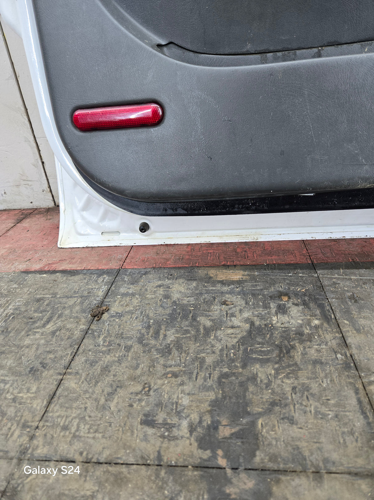1999-2006 Chevrolet Silverado / GMC Sierra 1500 2500 3500 HD Front Driver Side Door LH
