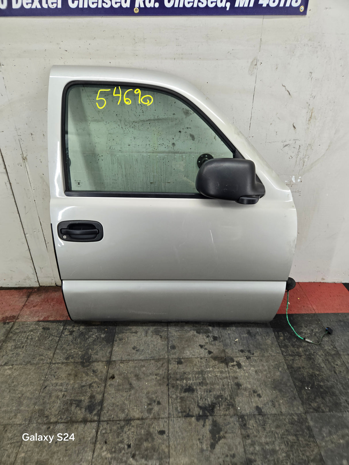 1999-2006 Chevrolet Silverado / GMC Sierra 1500 2500 3500 HD Front Passenger side Door RH