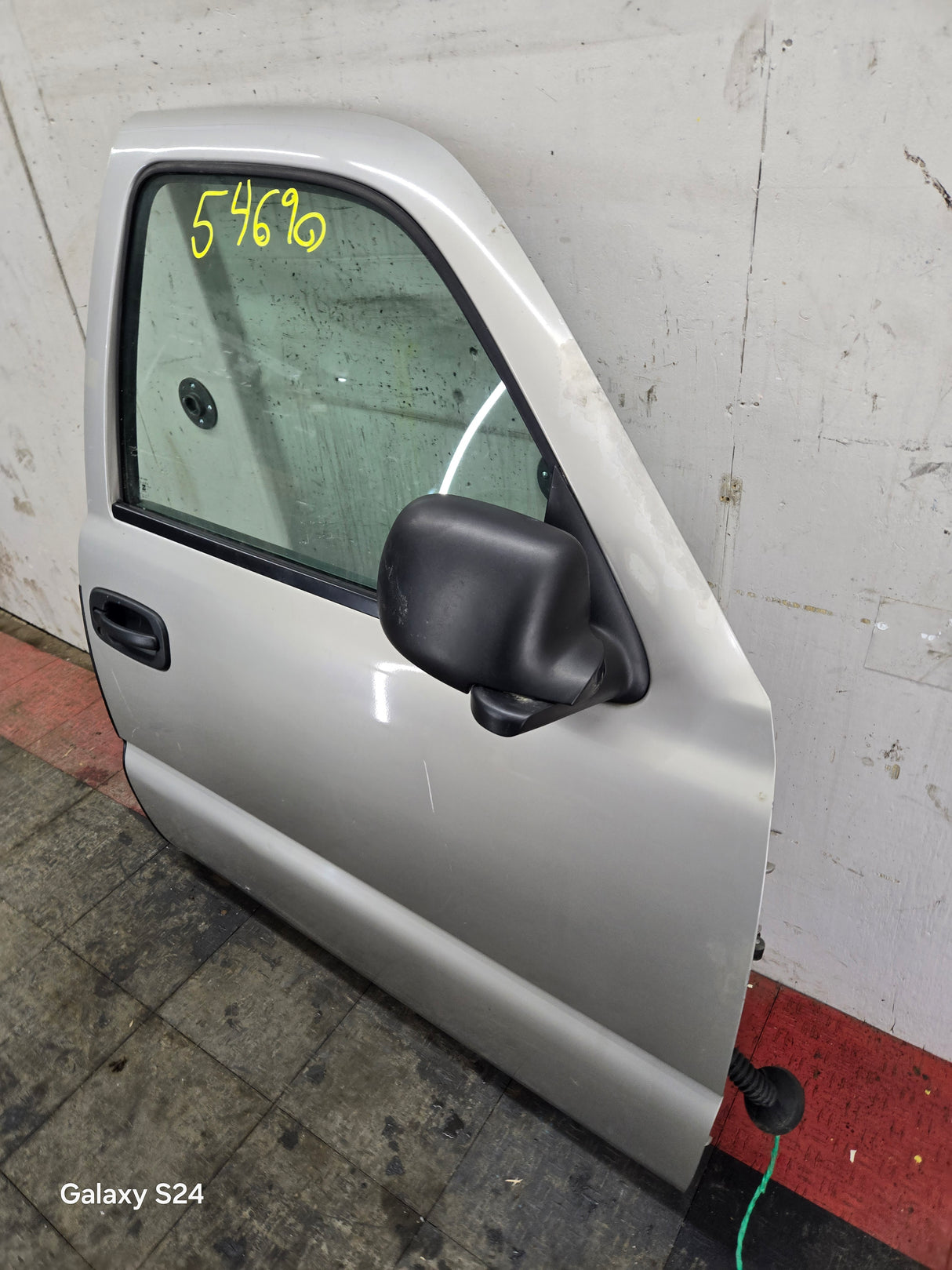 1999-2006 Chevrolet Silverado / GMC Sierra 1500 2500 3500 HD Front Passenger side Door RH