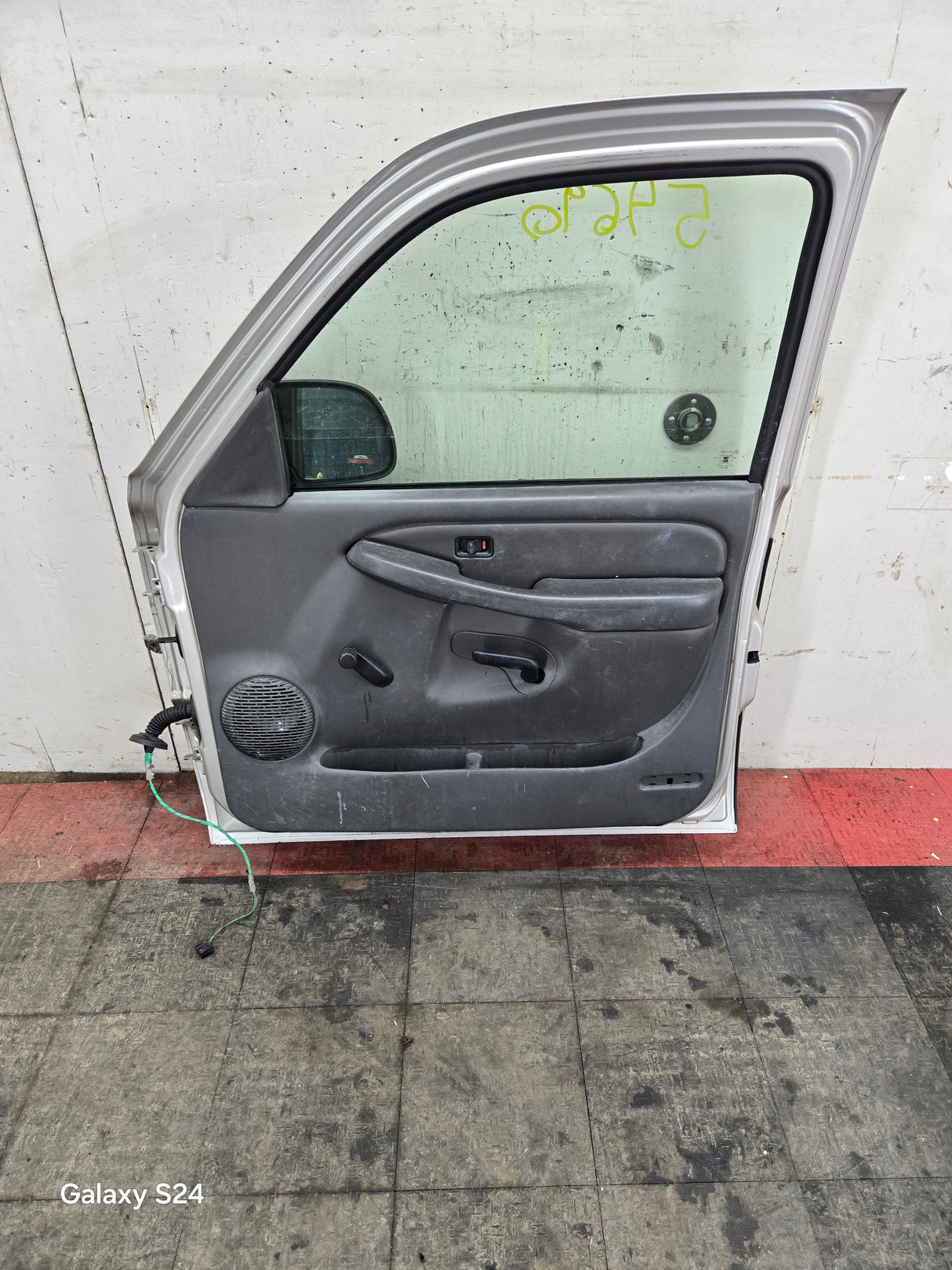 1999-2006 Chevrolet Silverado / GMC Sierra 1500 2500 3500 HD Front Passenger side Door RH