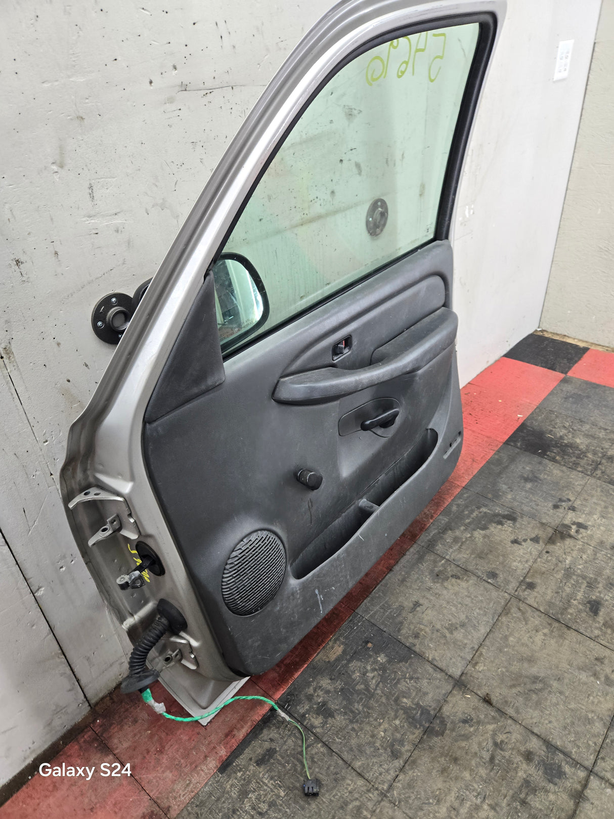 1999-2006 Chevrolet Silverado / GMC Sierra 1500 2500 3500 HD Front Passenger side Door RH