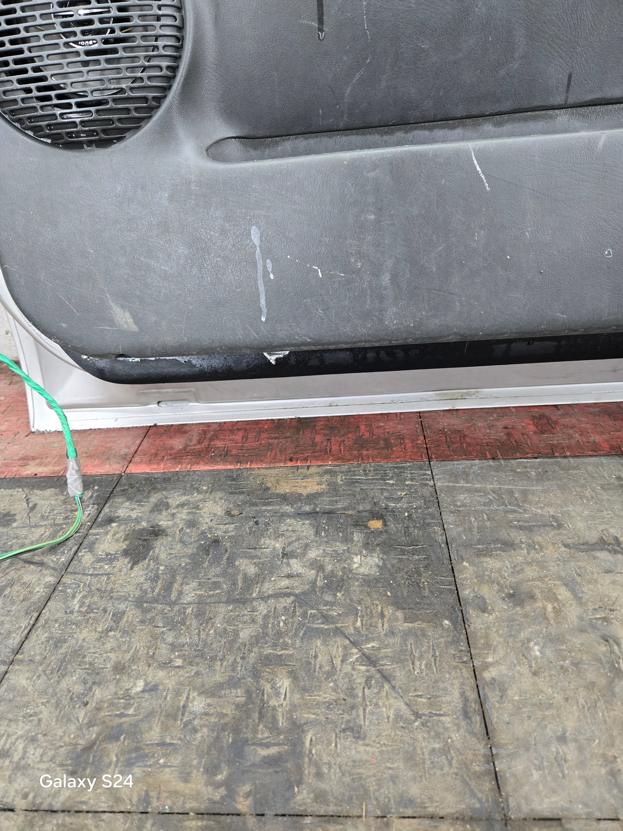 1999-2006 Chevrolet Silverado / GMC Sierra 1500 2500 3500 HD Front Passenger side Door RH