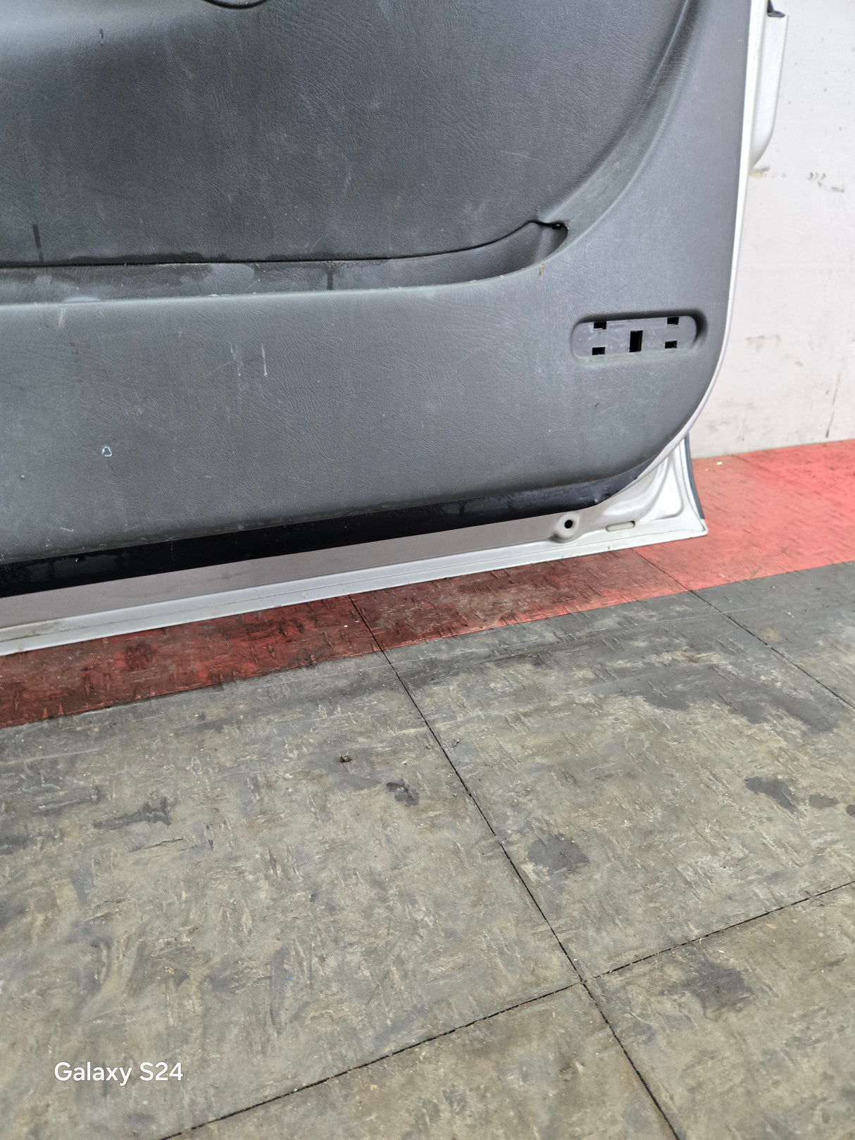 1999-2006 Chevrolet Silverado / GMC Sierra 1500 2500 3500 HD Front Passenger side Door RH