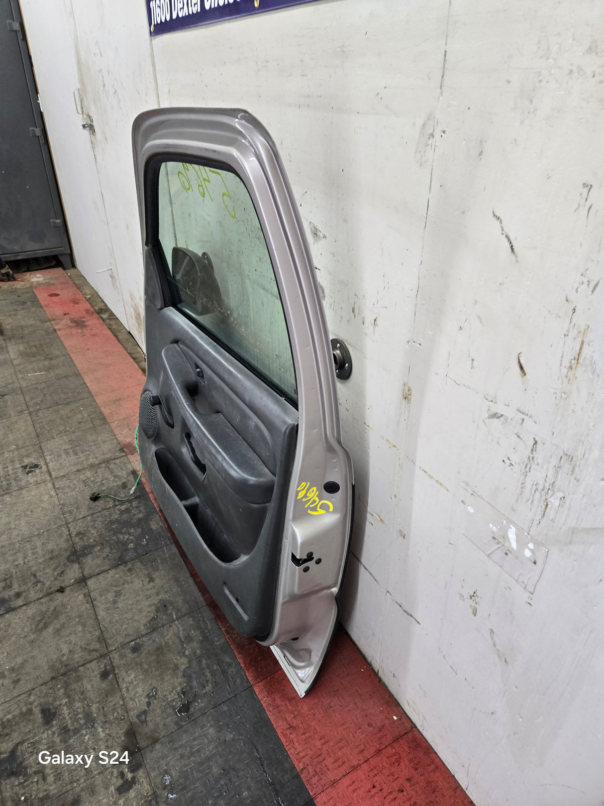 1999-2006 Chevrolet Silverado / GMC Sierra 1500 2500 3500 HD Front Passenger side Door RH