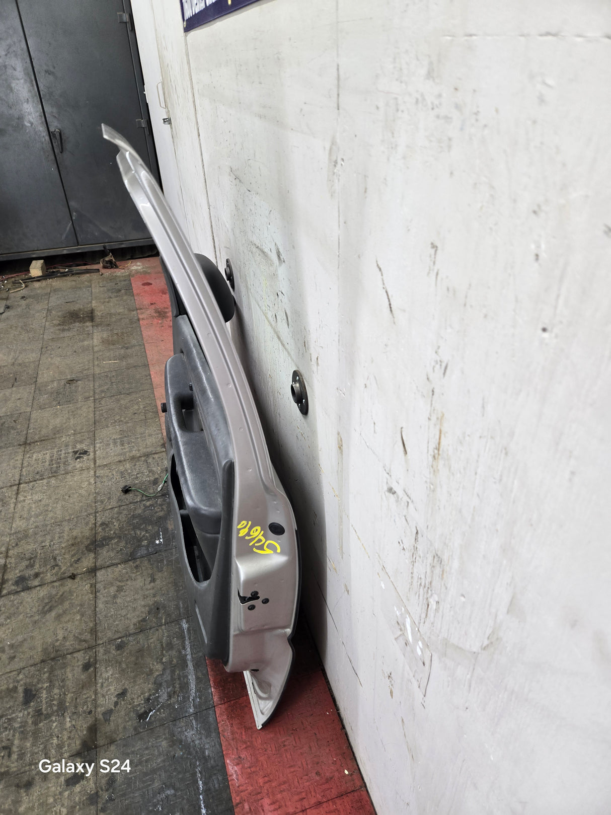 1999-2006 Chevrolet Silverado / GMC Sierra 1500 2500 3500 HD Front Passenger side Door RH