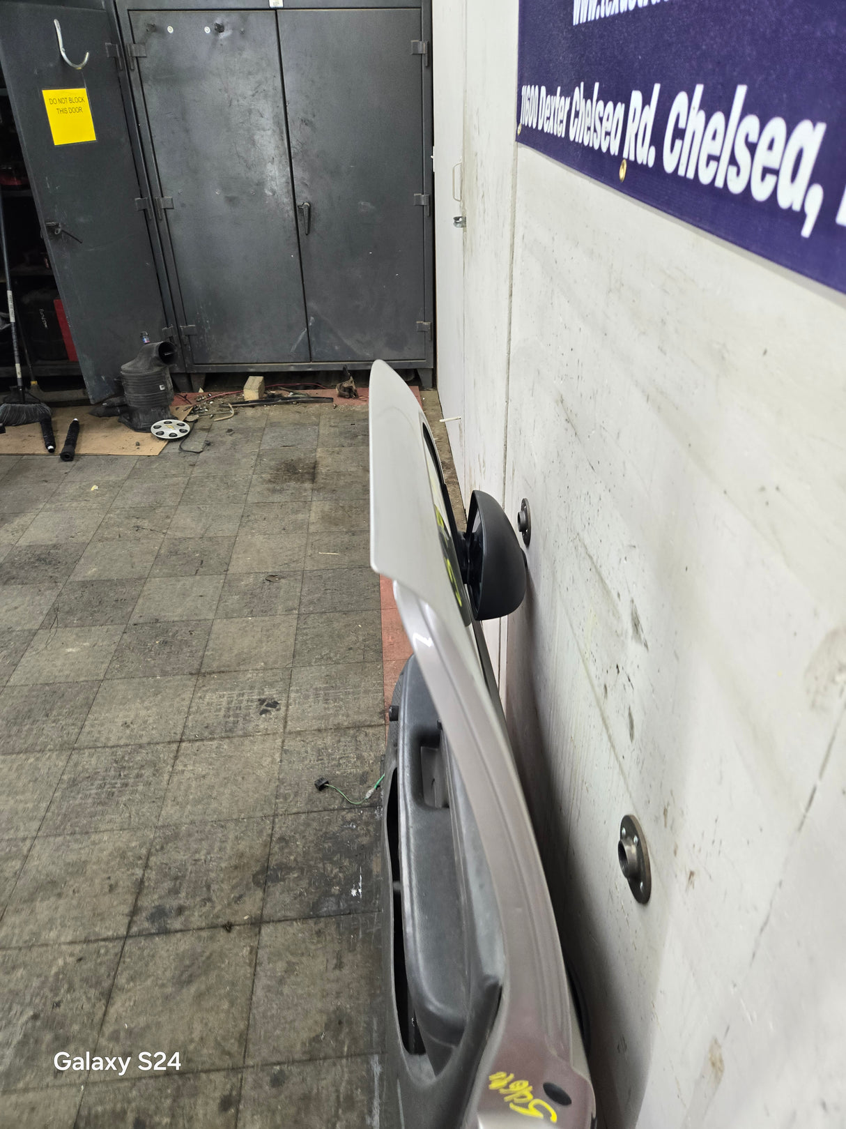 1999-2006 Chevrolet Silverado / GMC Sierra 1500 2500 3500 HD Front Passenger side Door RH