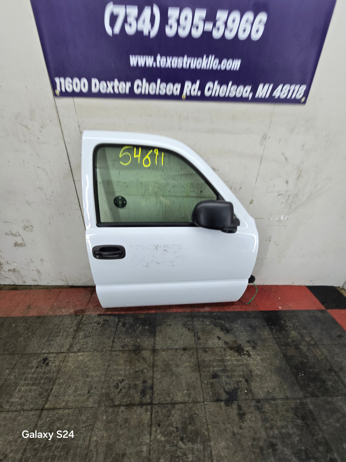 1999-2006 Chevrolet Silverado / GMC Sierra 1500 2500 3500 HD Front RH Passenger side Door