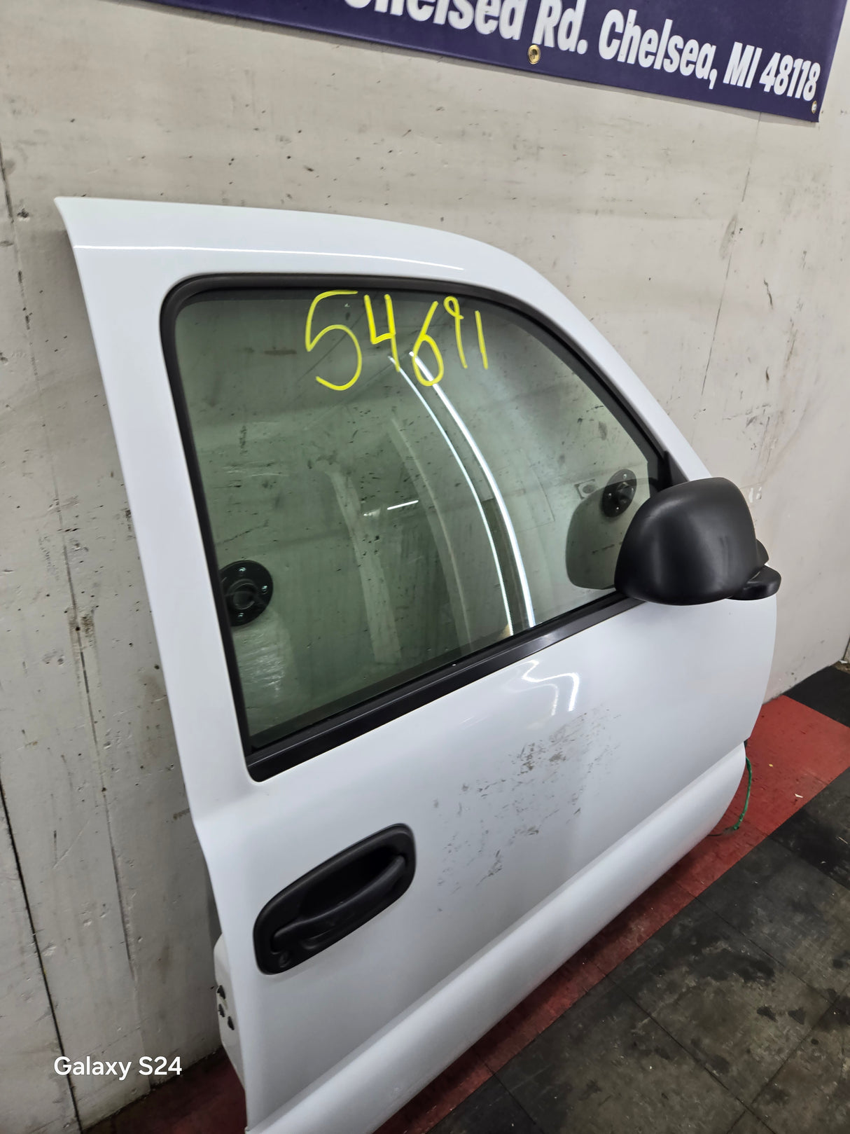 1999-2006 Chevrolet Silverado / GMC Sierra 1500 2500 3500 HD Front RH Passenger side Door