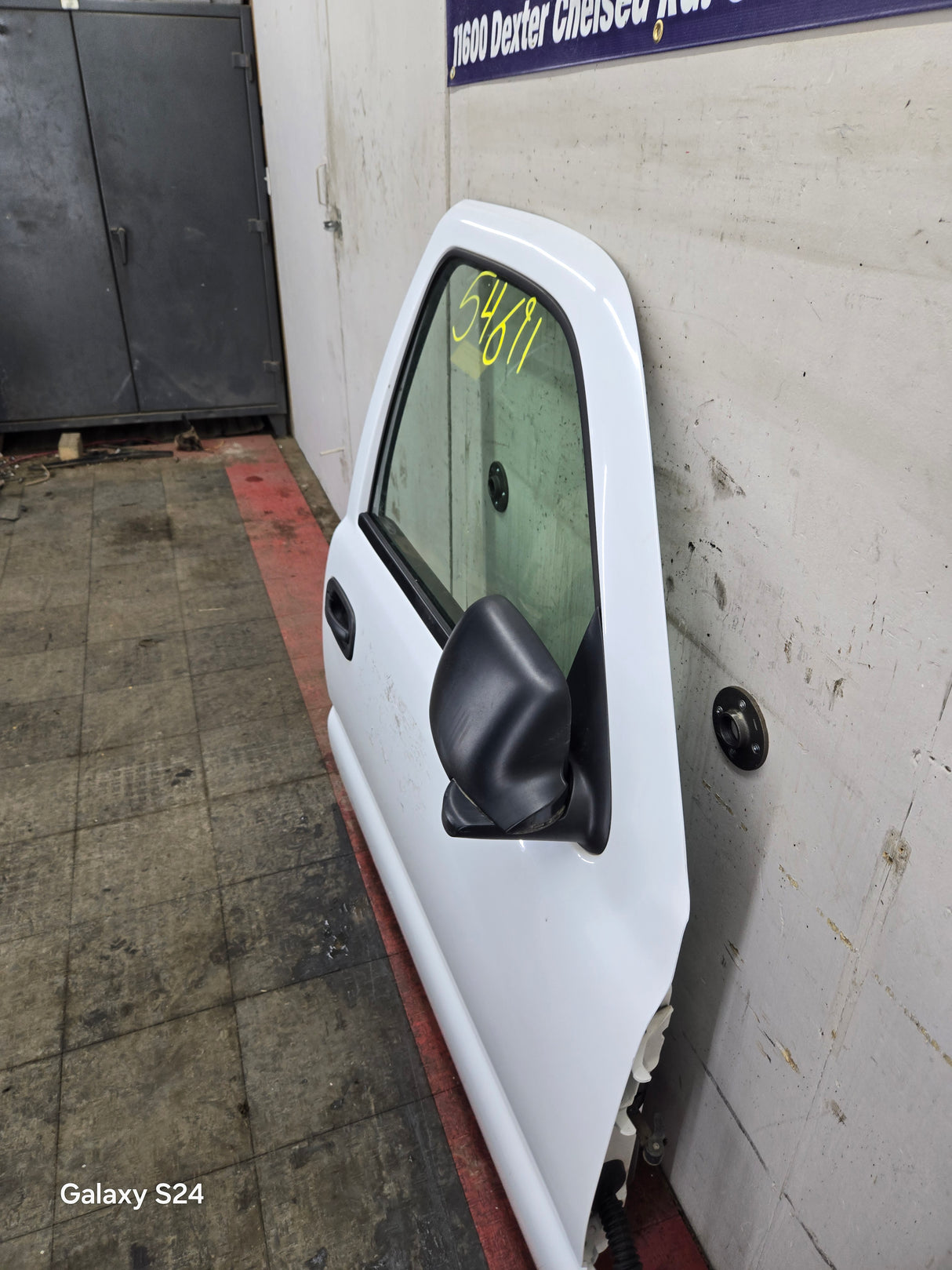 1999-2006 Chevrolet Silverado / GMC Sierra 1500 2500 3500 HD Front RH Passenger side Door