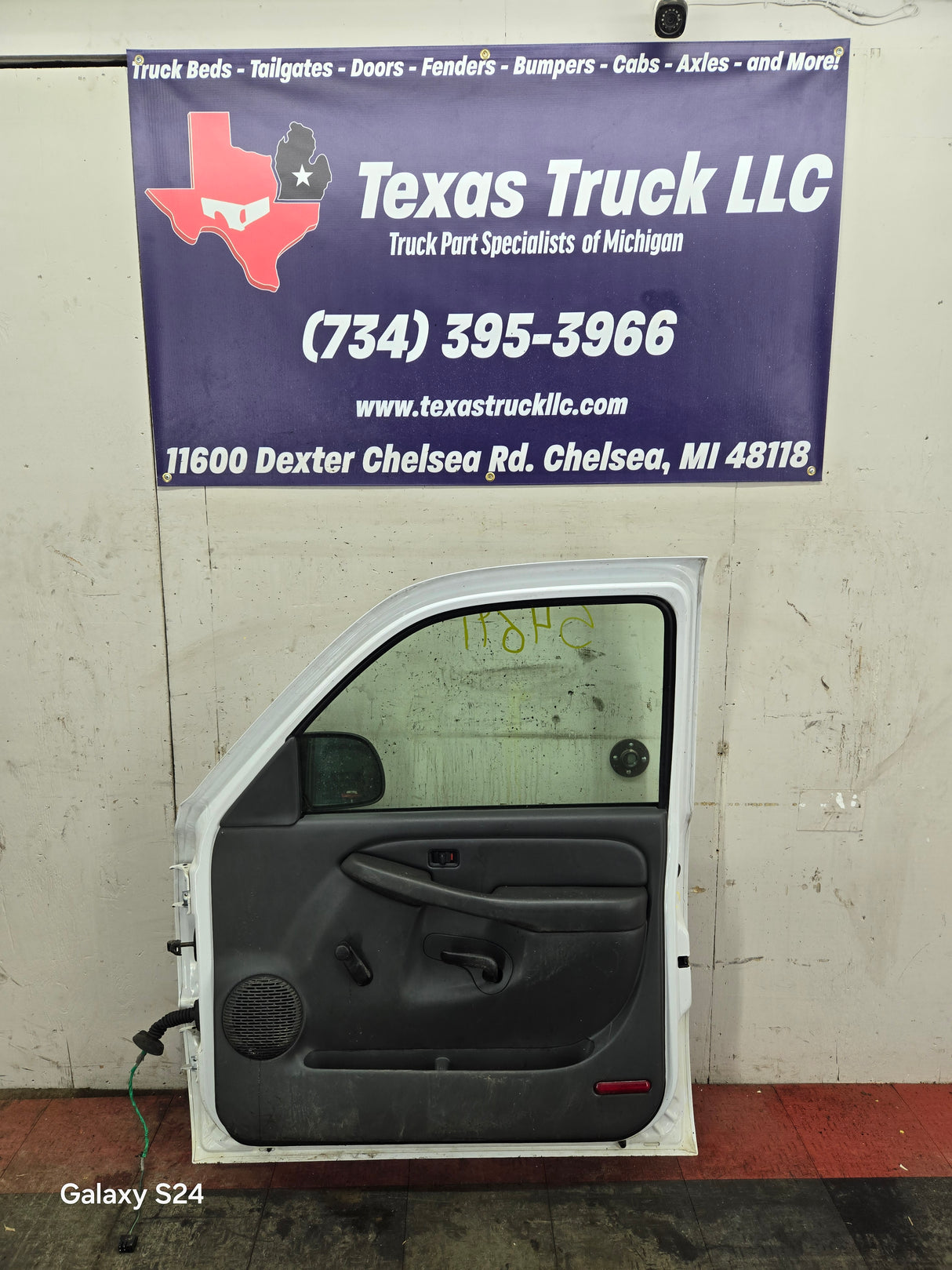 1999-2006 Chevrolet Silverado / GMC Sierra 1500 2500 3500 HD Front RH Passenger side Door