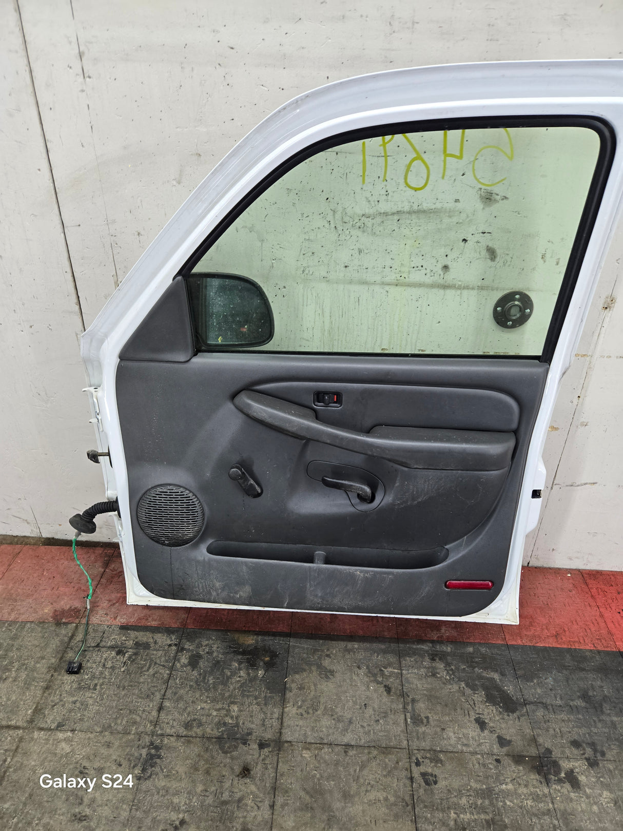 1999-2006 Chevrolet Silverado / GMC Sierra 1500 2500 3500 HD Front RH Passenger side Door