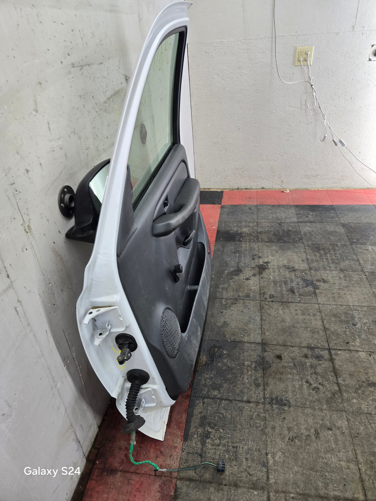 1999-2006 Chevrolet Silverado / GMC Sierra 1500 2500 3500 HD Front RH Passenger side Door